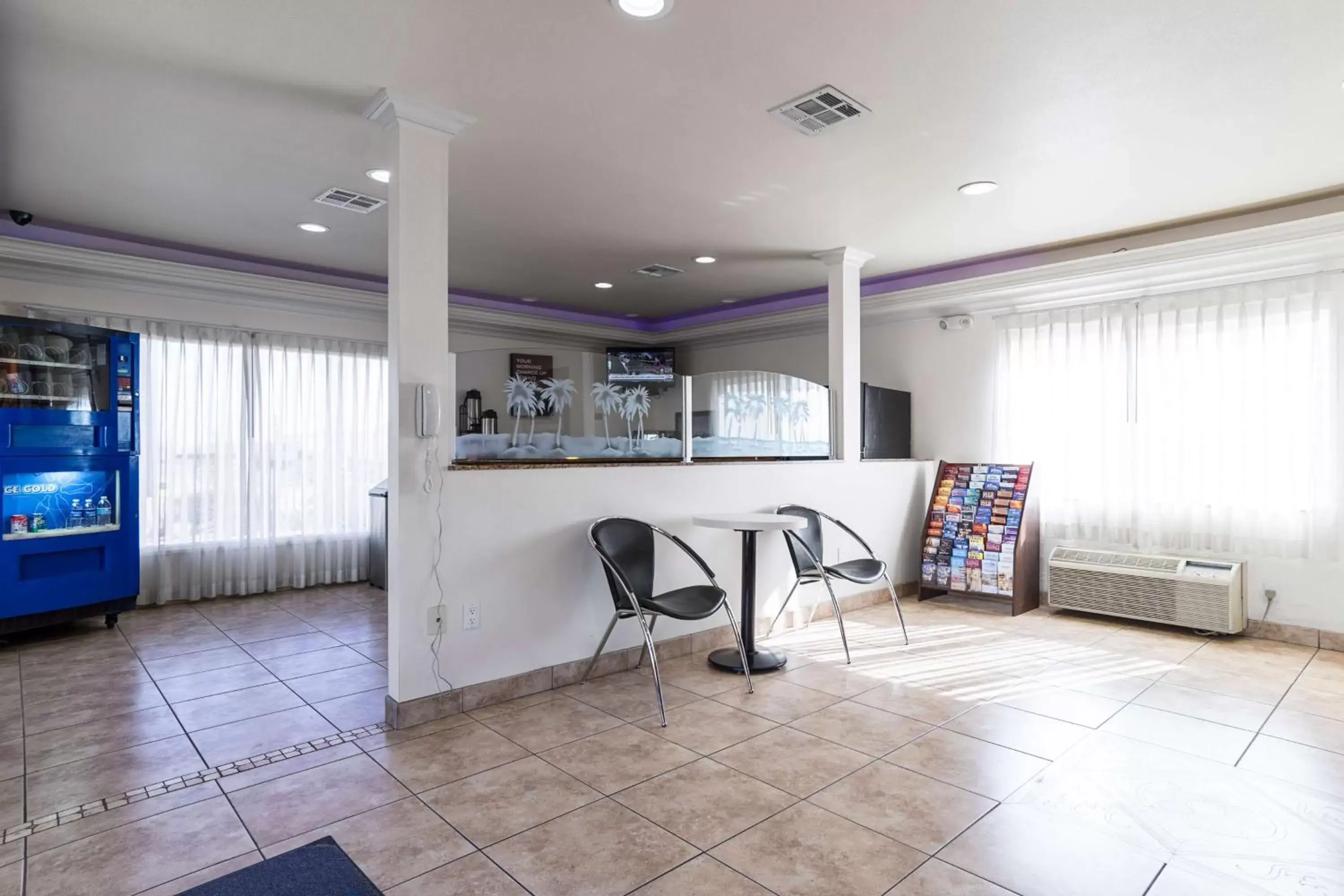 Communal lounge/ TV room, Lobby/Reception in Motel 6-Mojave, CA - Airport