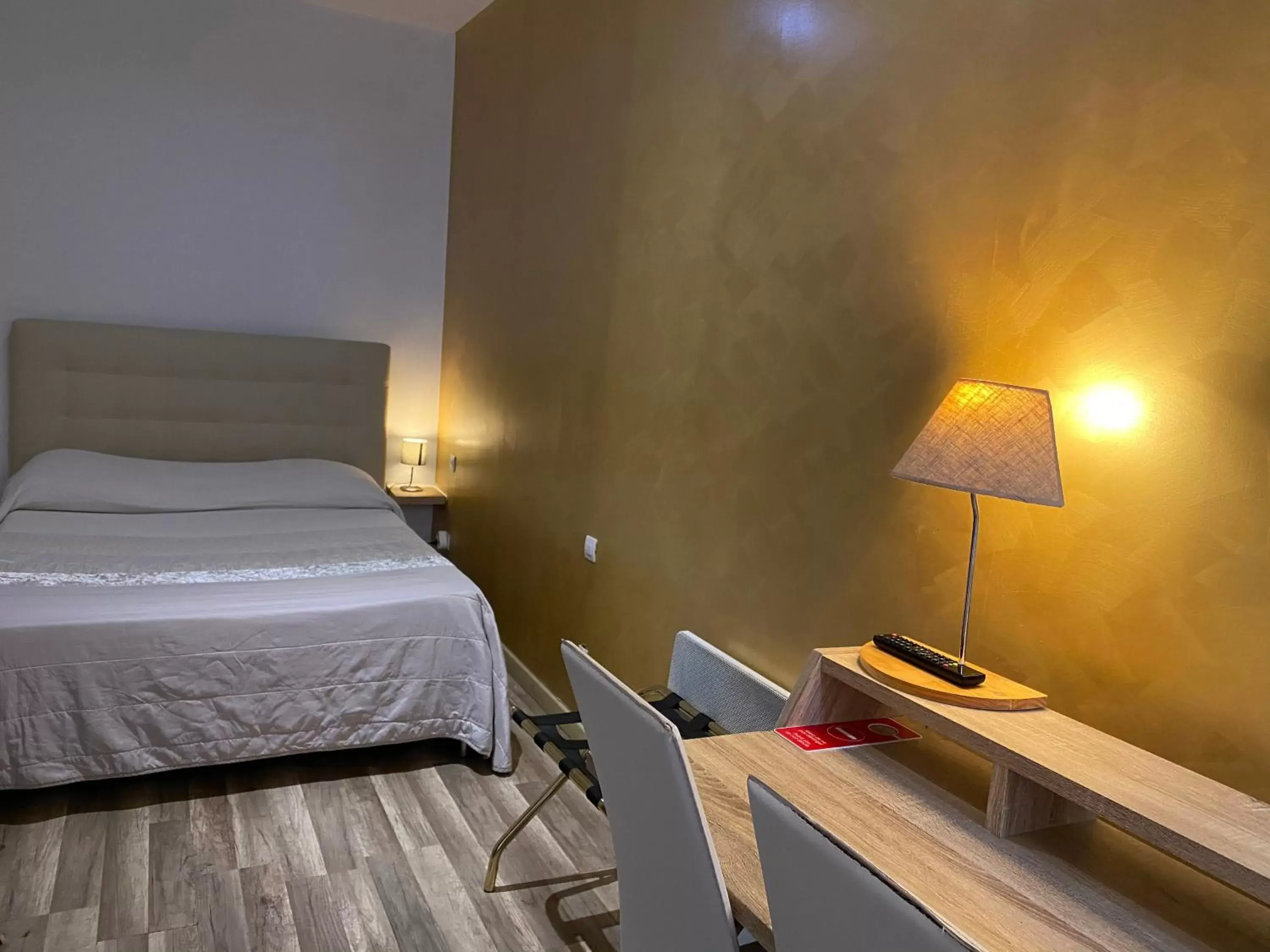 Bedroom, Bed in Kyriad Direct Beziers Centre