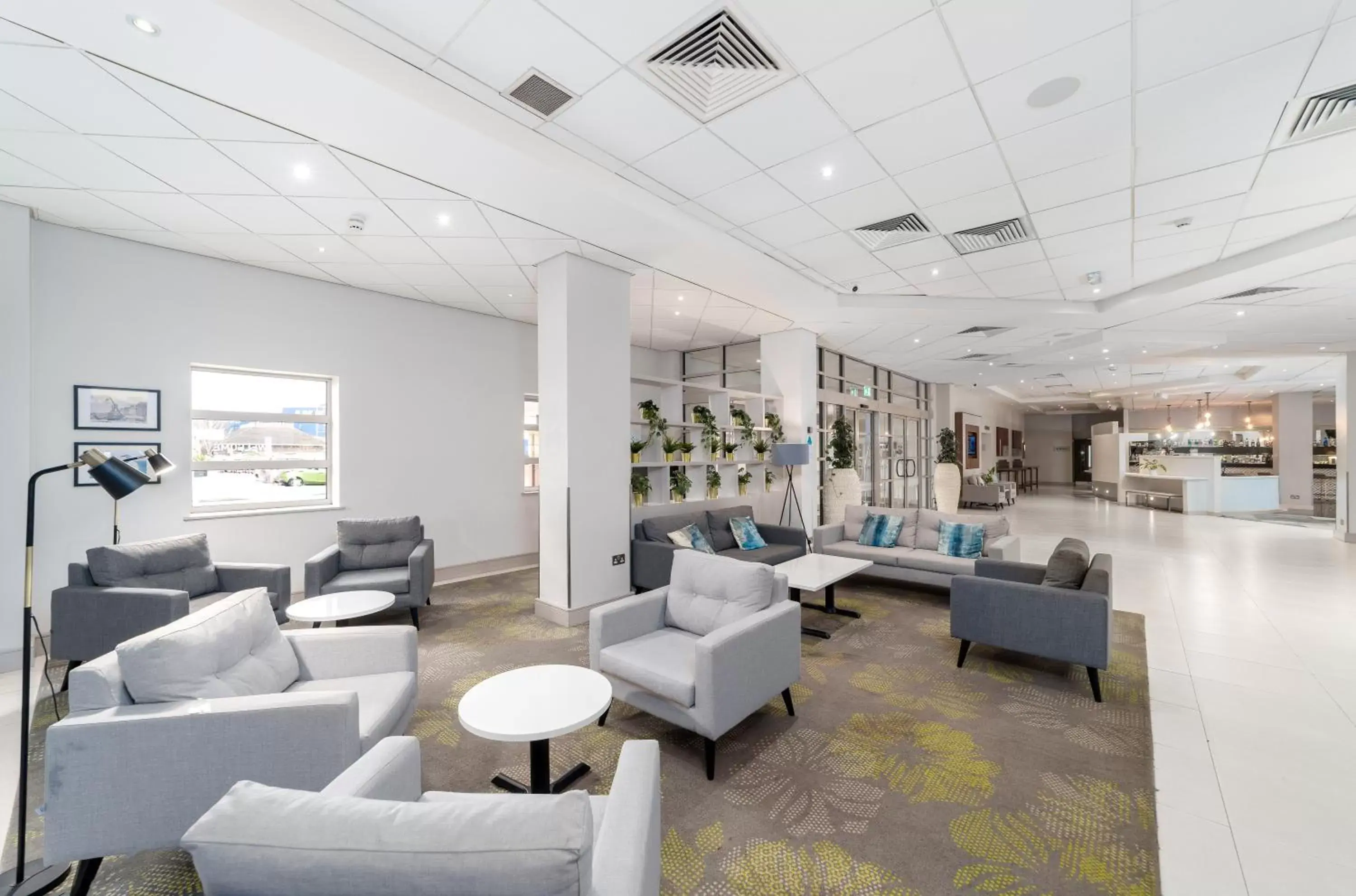 Lounge or bar, Lobby/Reception in Novotel Southampton