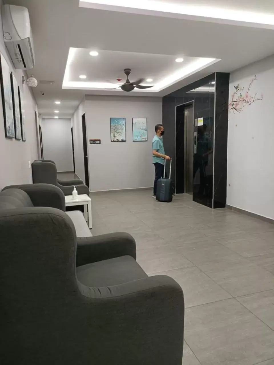 Living room in MORNINGS HOTEL Living room in MORNINGS HOTEL