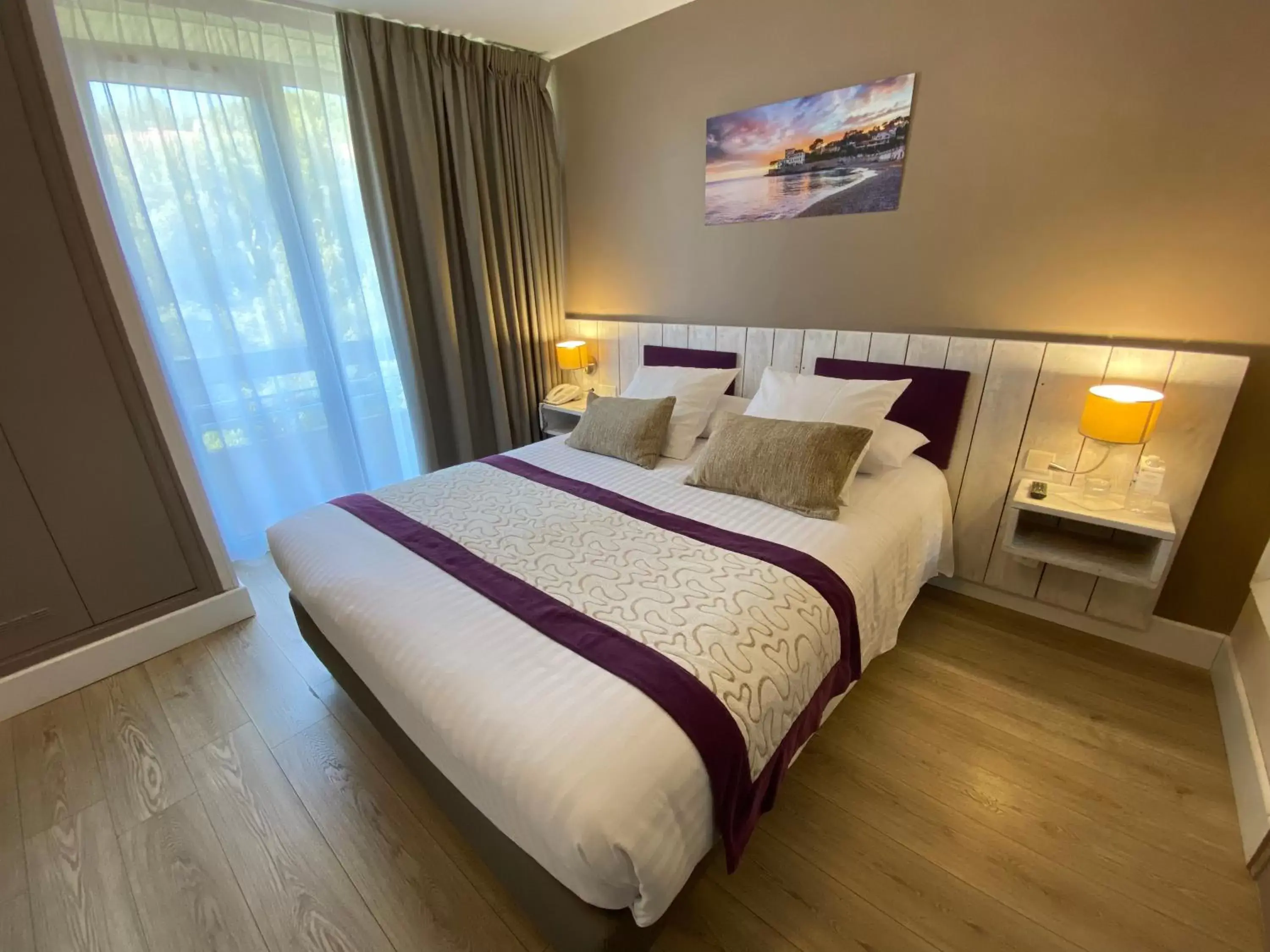 Bedroom, Bed in Best Western Plus Hôtel la Rade