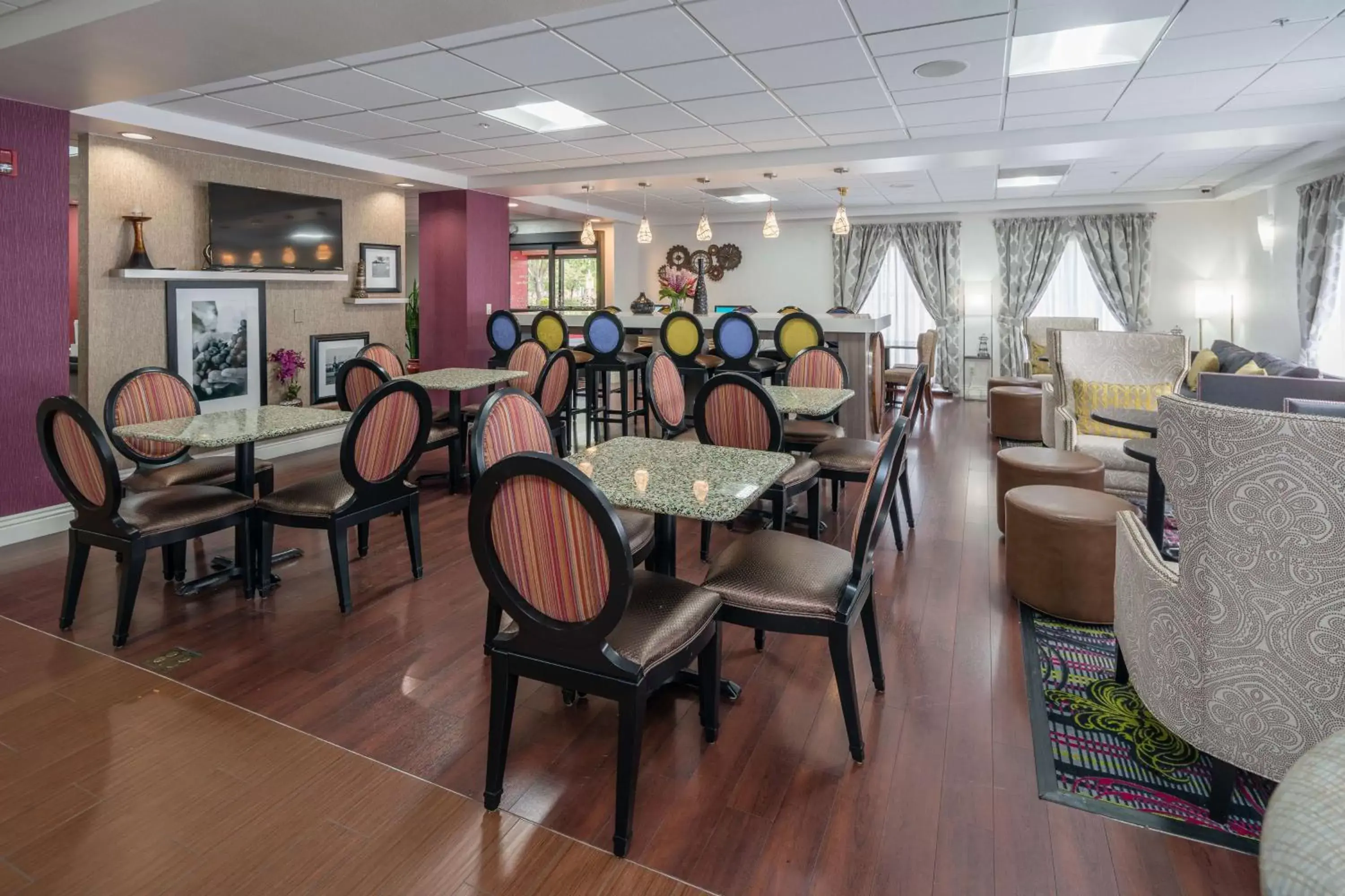 Restaurant/places to eat in Hampton Inn Livermore