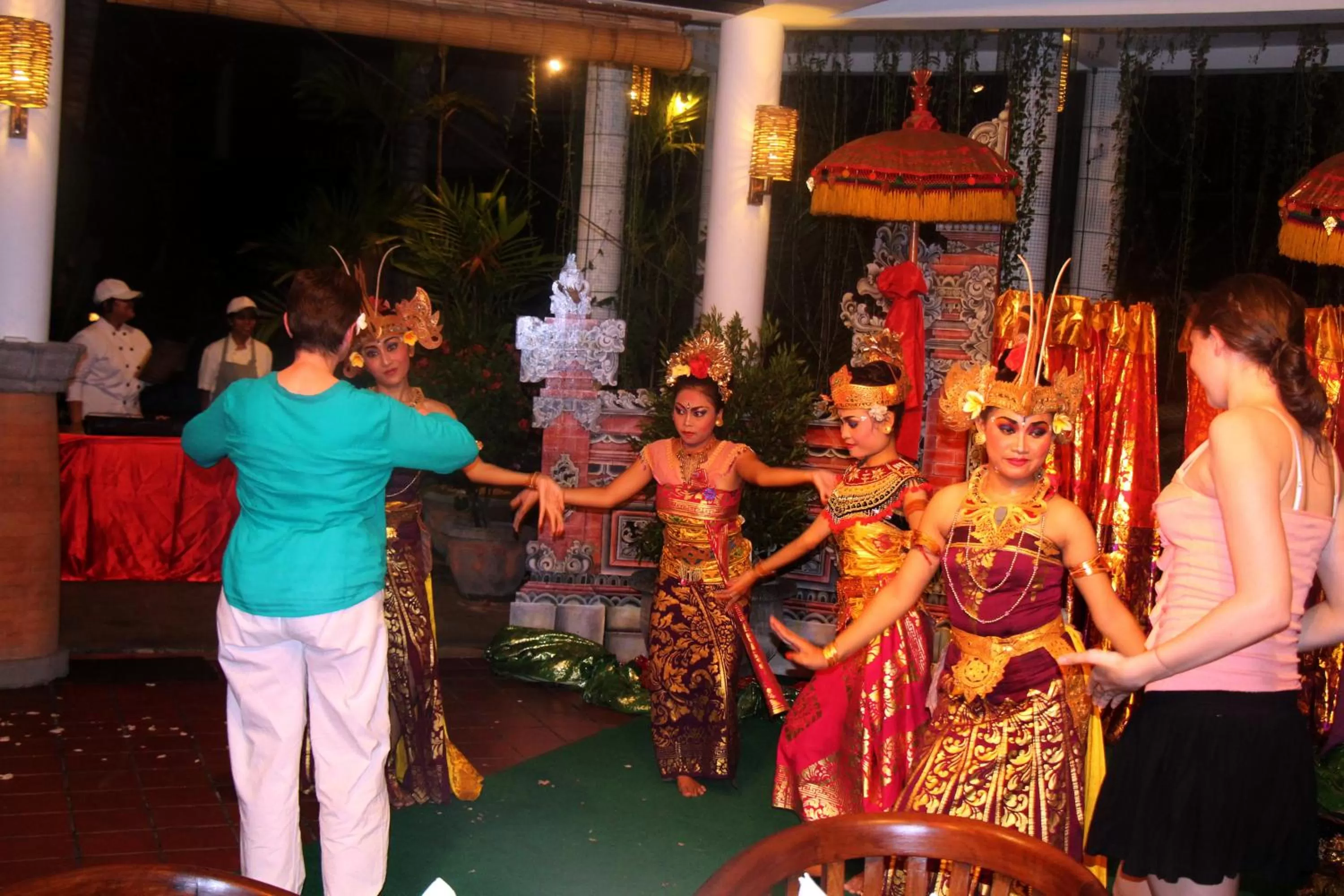 Evening entertainment in Sativa Sanur Cottages