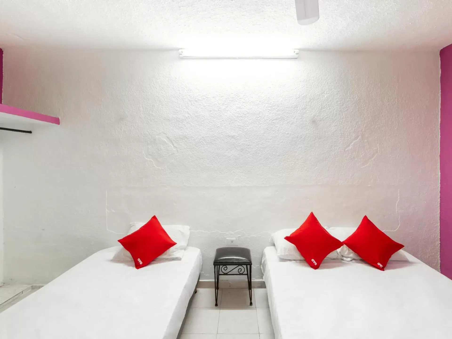Bedroom, Bed in Hotel Aventura