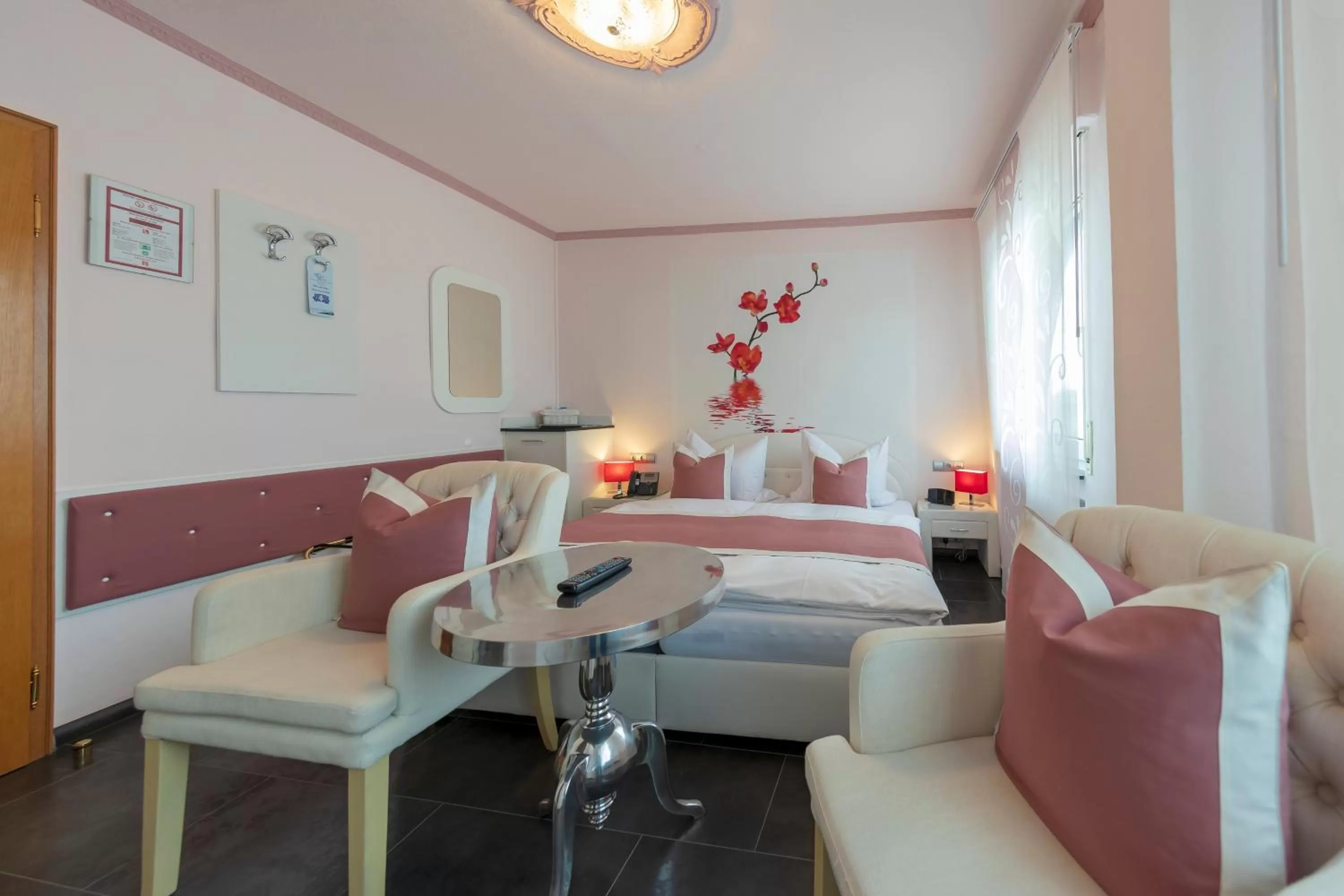 Photo of the whole room, Bed in Hotel Höhn