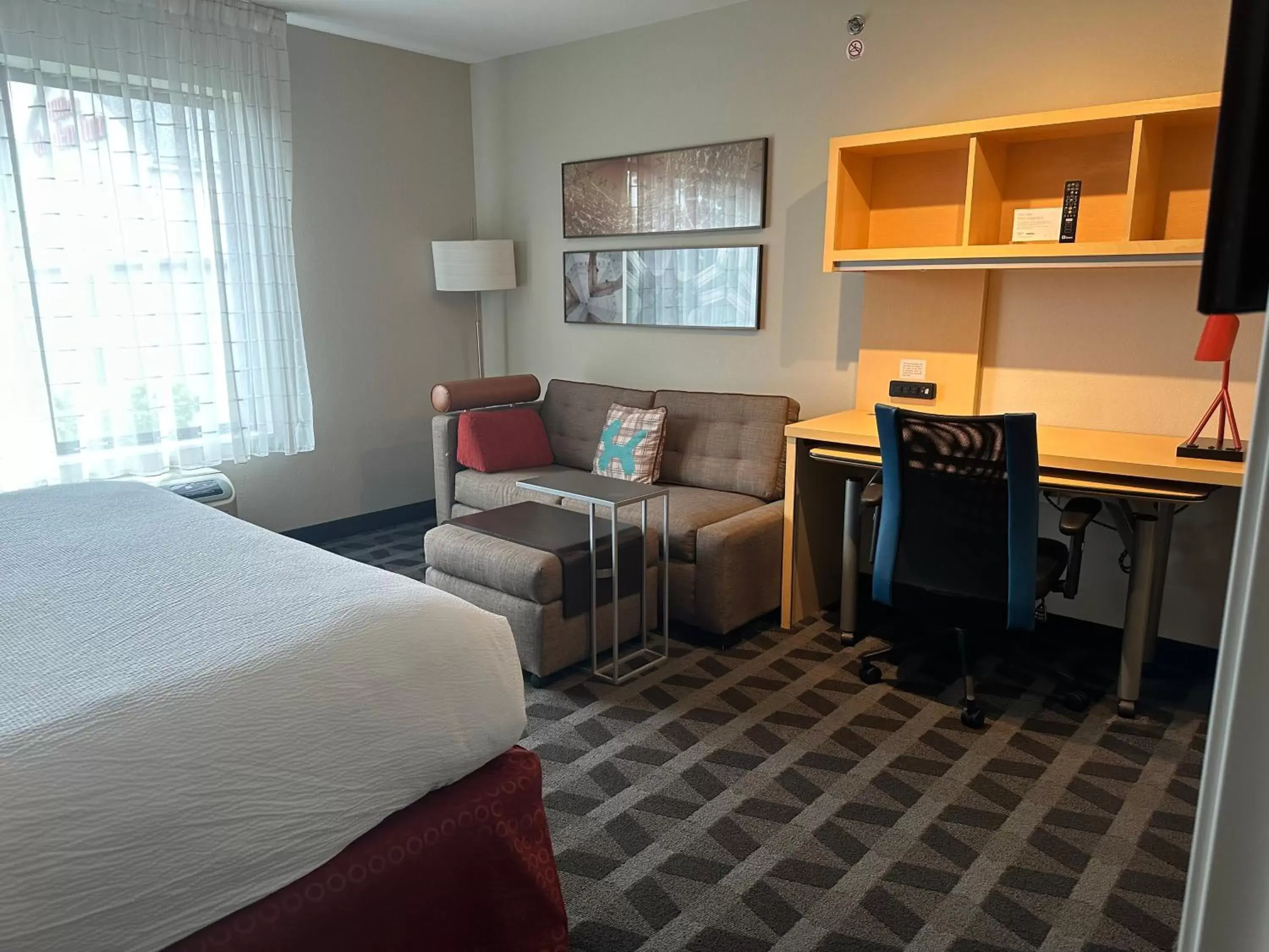 Seating area in TownePlace Suites by Marriott Columbia Northwest/Harbison