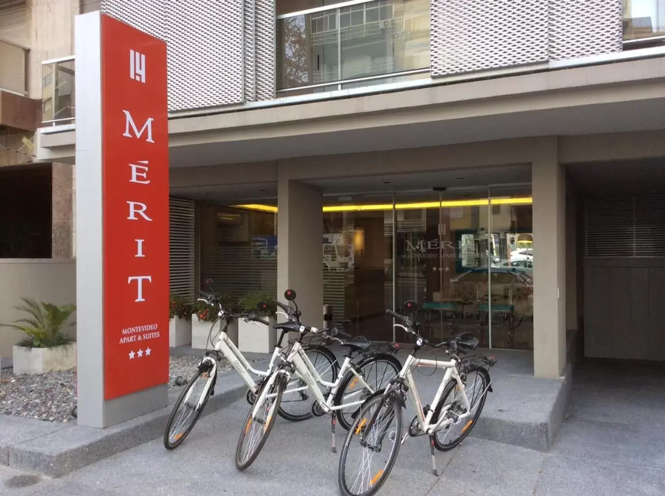 Cycling in Mérit Montevideo Apart & Suites