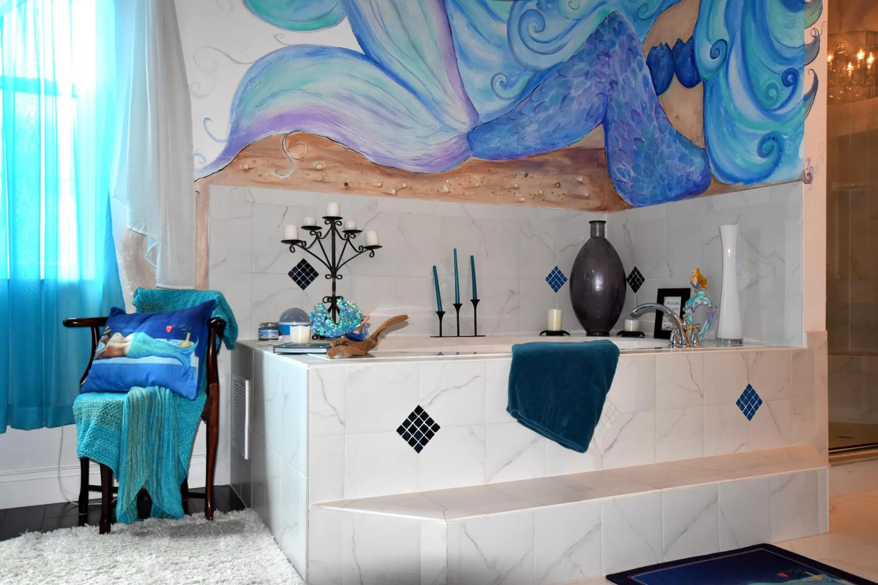 Hot Tub in Inn on the Avenue