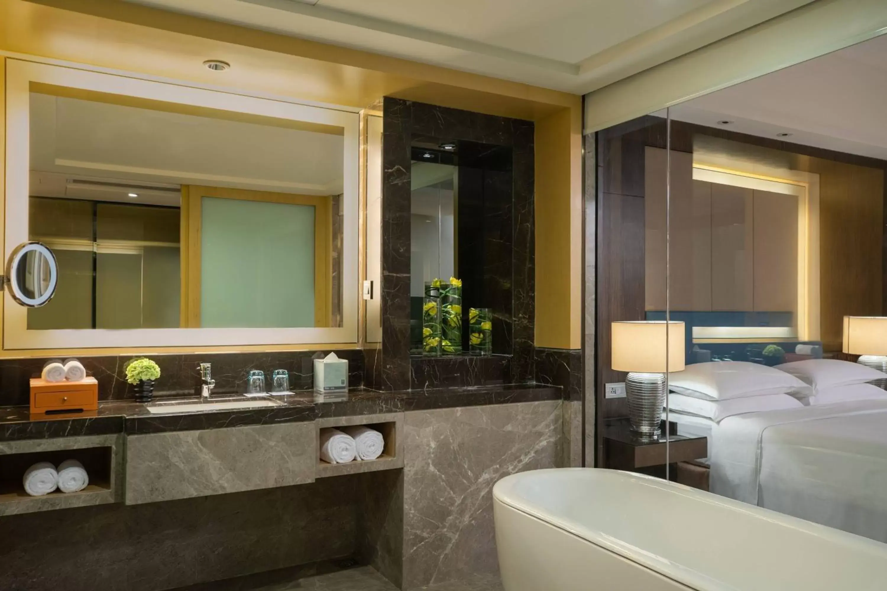 Bathroom in Renaissance Huizhou Hotel