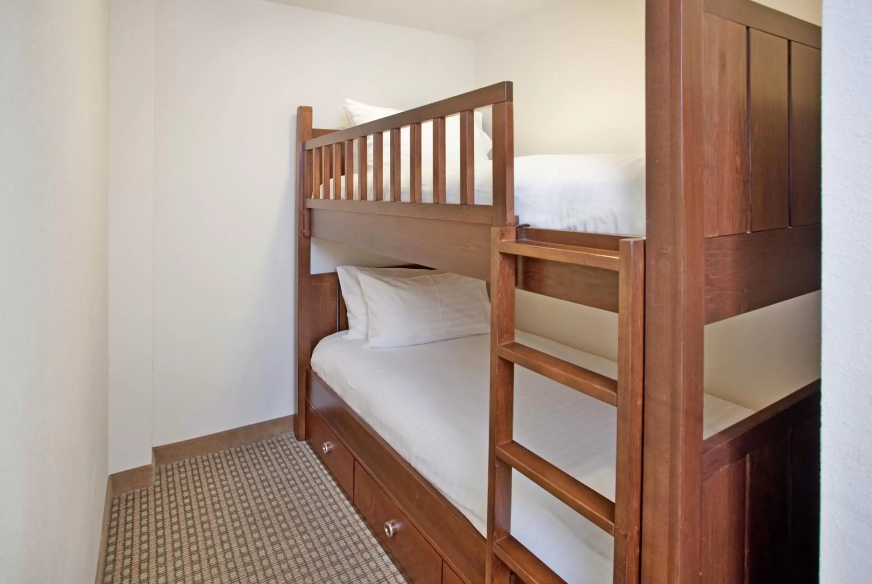 Photo of the whole room, Bunk Bed in Holiday Inn Resort Pensacola Beach, an IHG Hotel