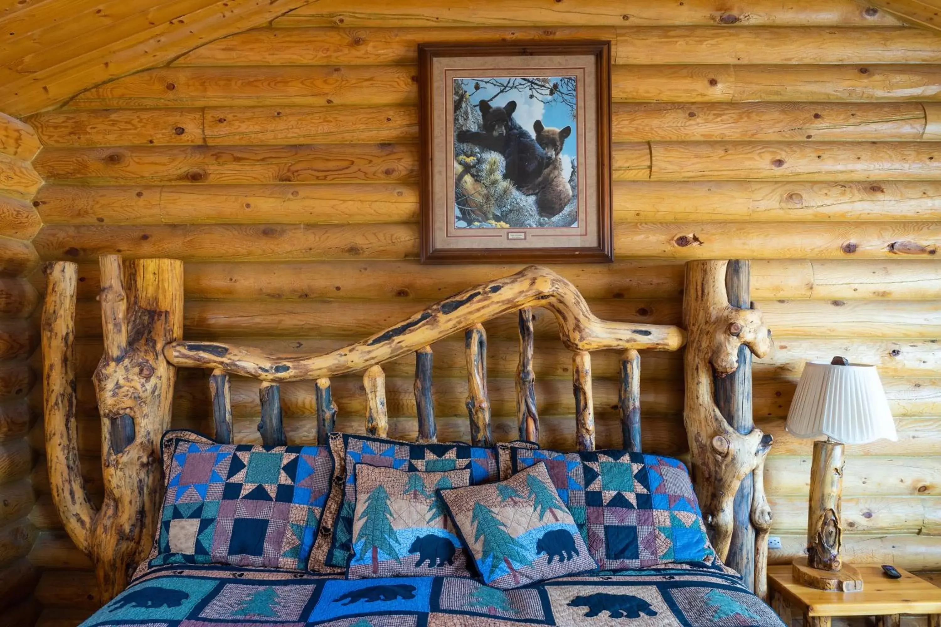 Bed in Country Cabins Inn