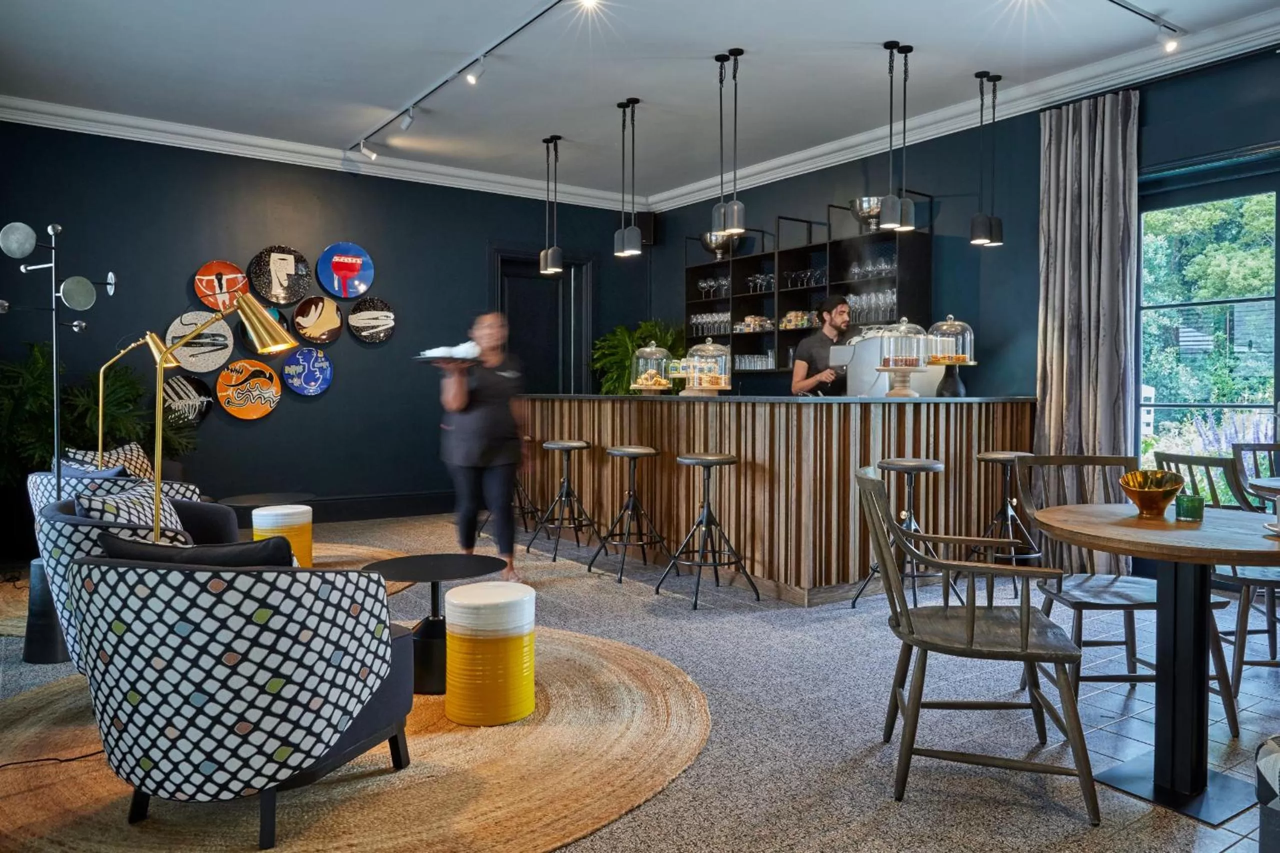 Lounge or bar in The Thatch House Boutique Hotel, Hermanus