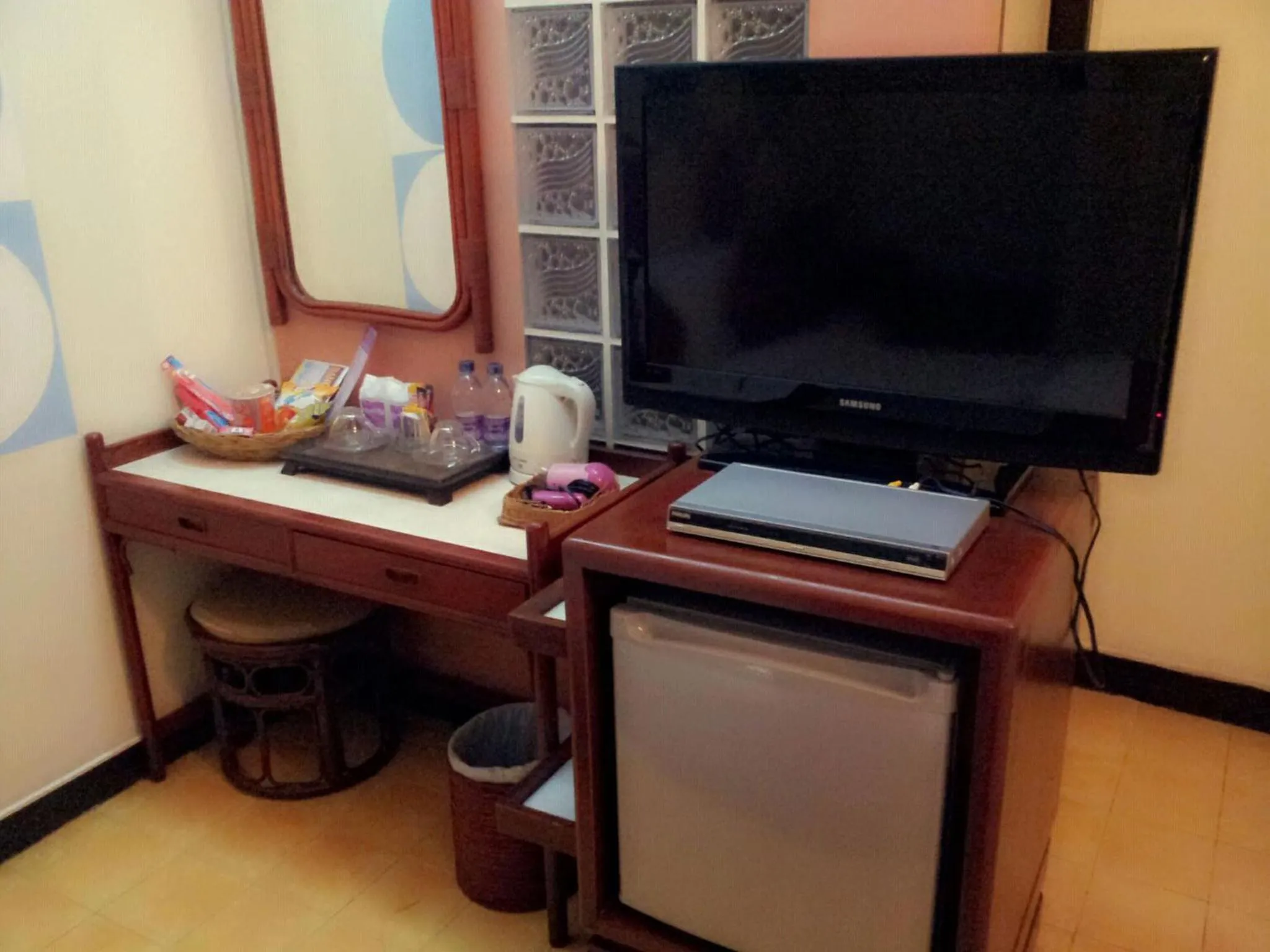 TV and multimedia in Sawasdee Sukhumvit Inn