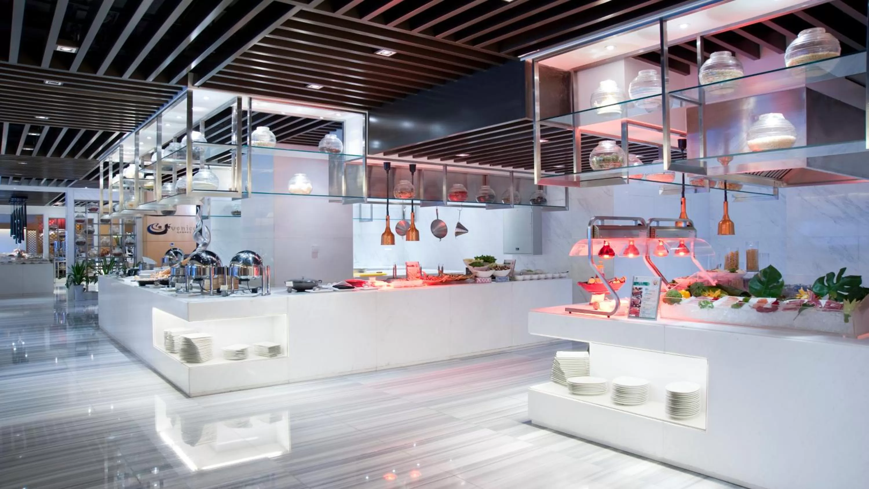 Restaurant/places to eat in Holiday Inn Tianjin Riverside by IHG