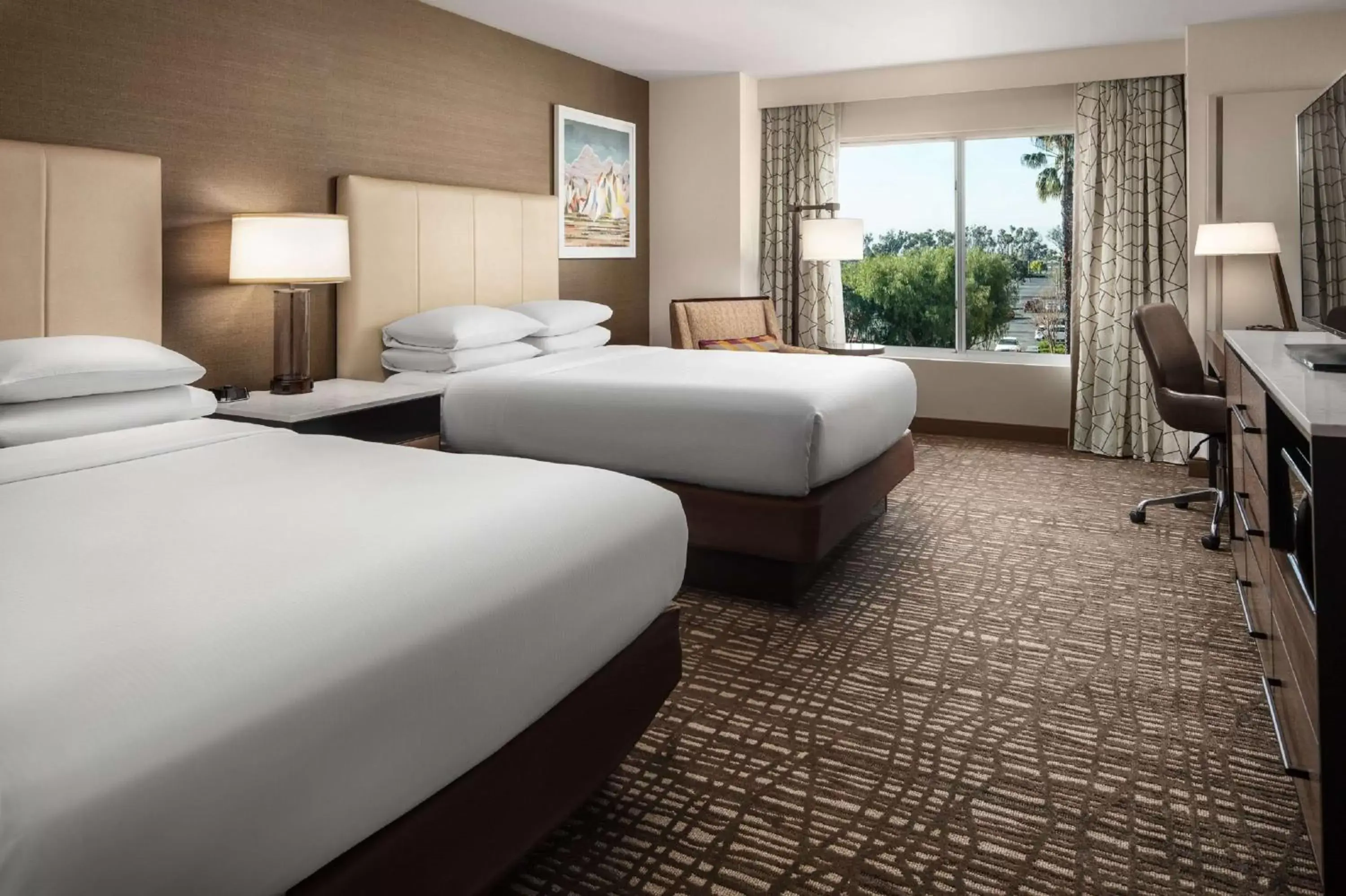 Bedroom, Bed in DoubleTree by Hilton Ontario Airport