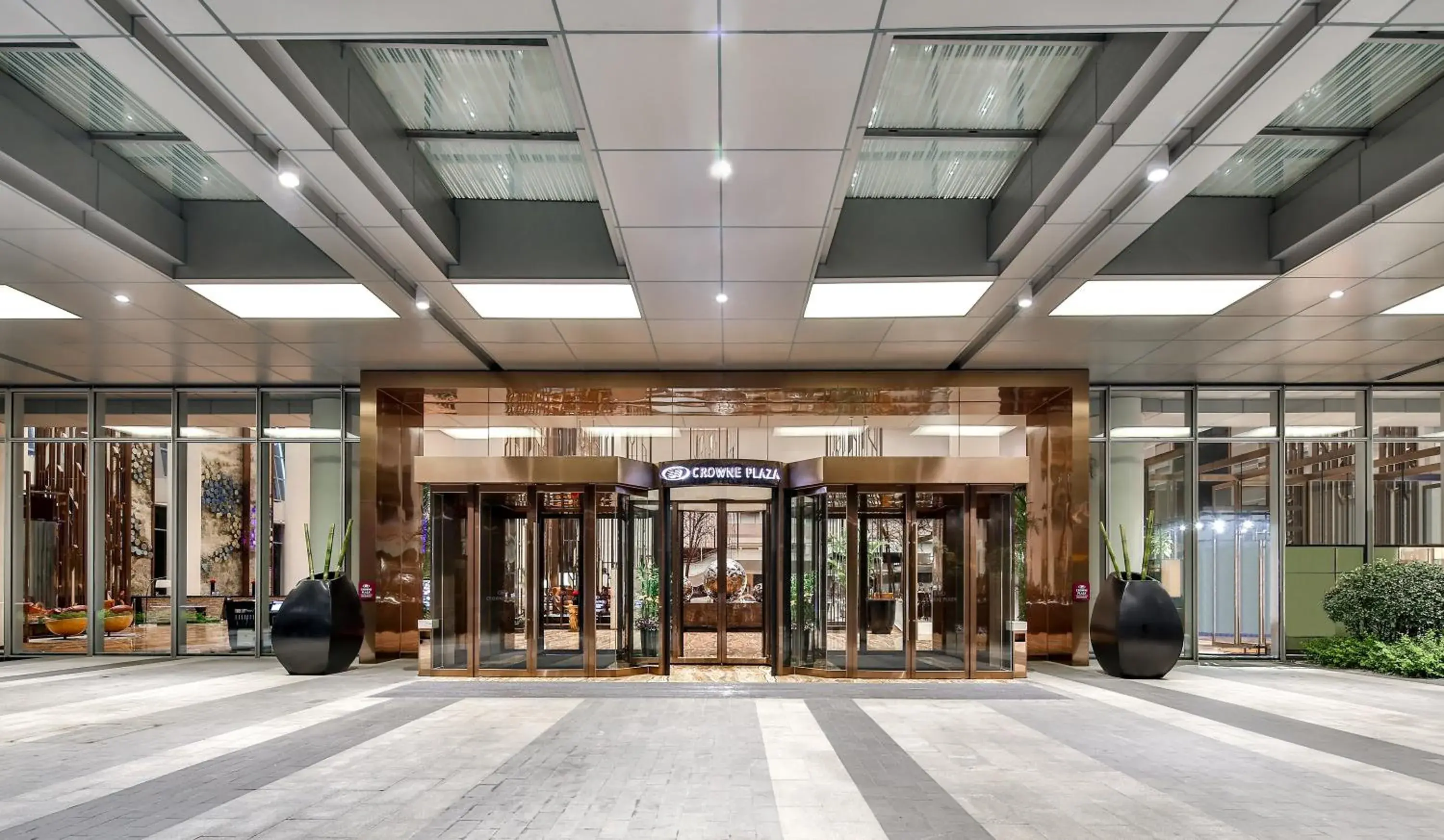 Property building in Crowne Plaza Chengdu Wenjiang by IHG Property building in Crowne Plaza Chengdu Wenjiang by IHG