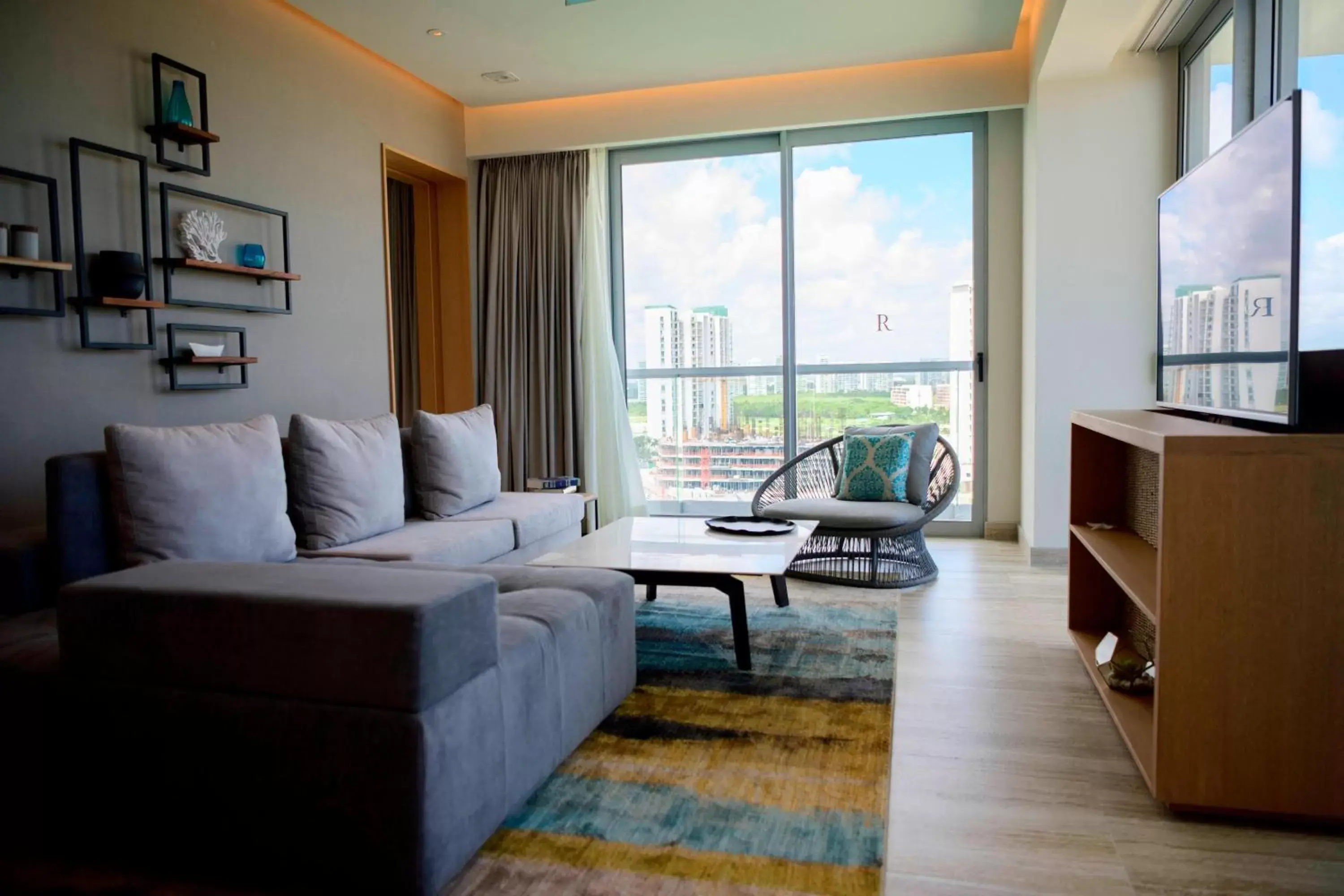 Living room, Seating Area in Renaissance Cancun Resort & Marina