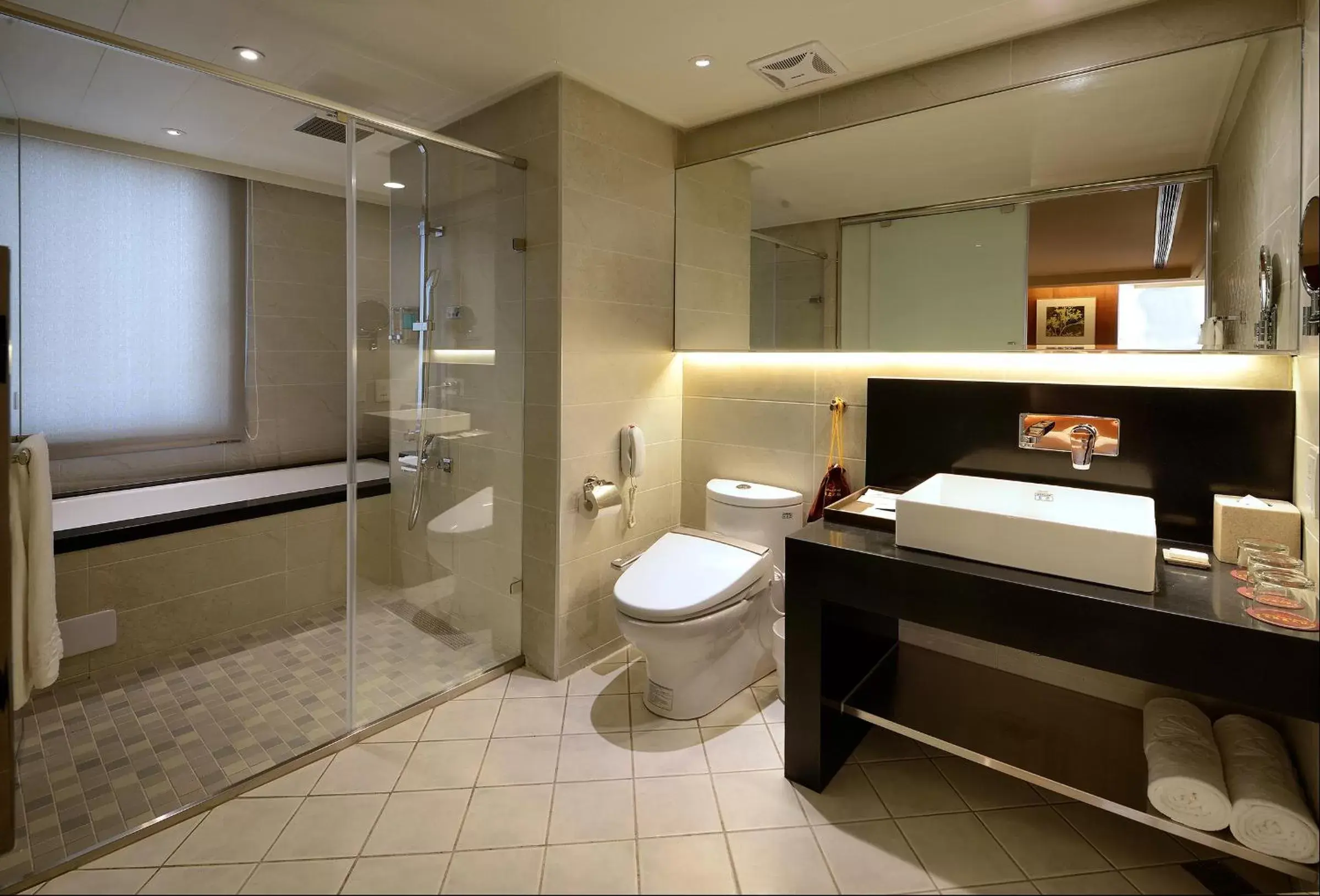 Bathroom in Shiny Ocean Hotel