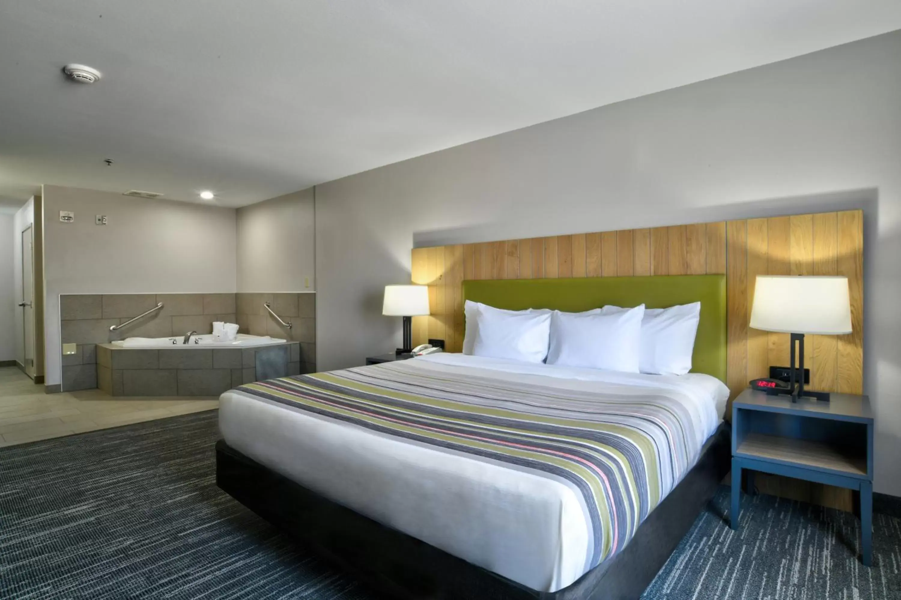 Photo of the whole room, Bed in Country Inn & Suites by Radisson, Oklahoma City Airport, OK