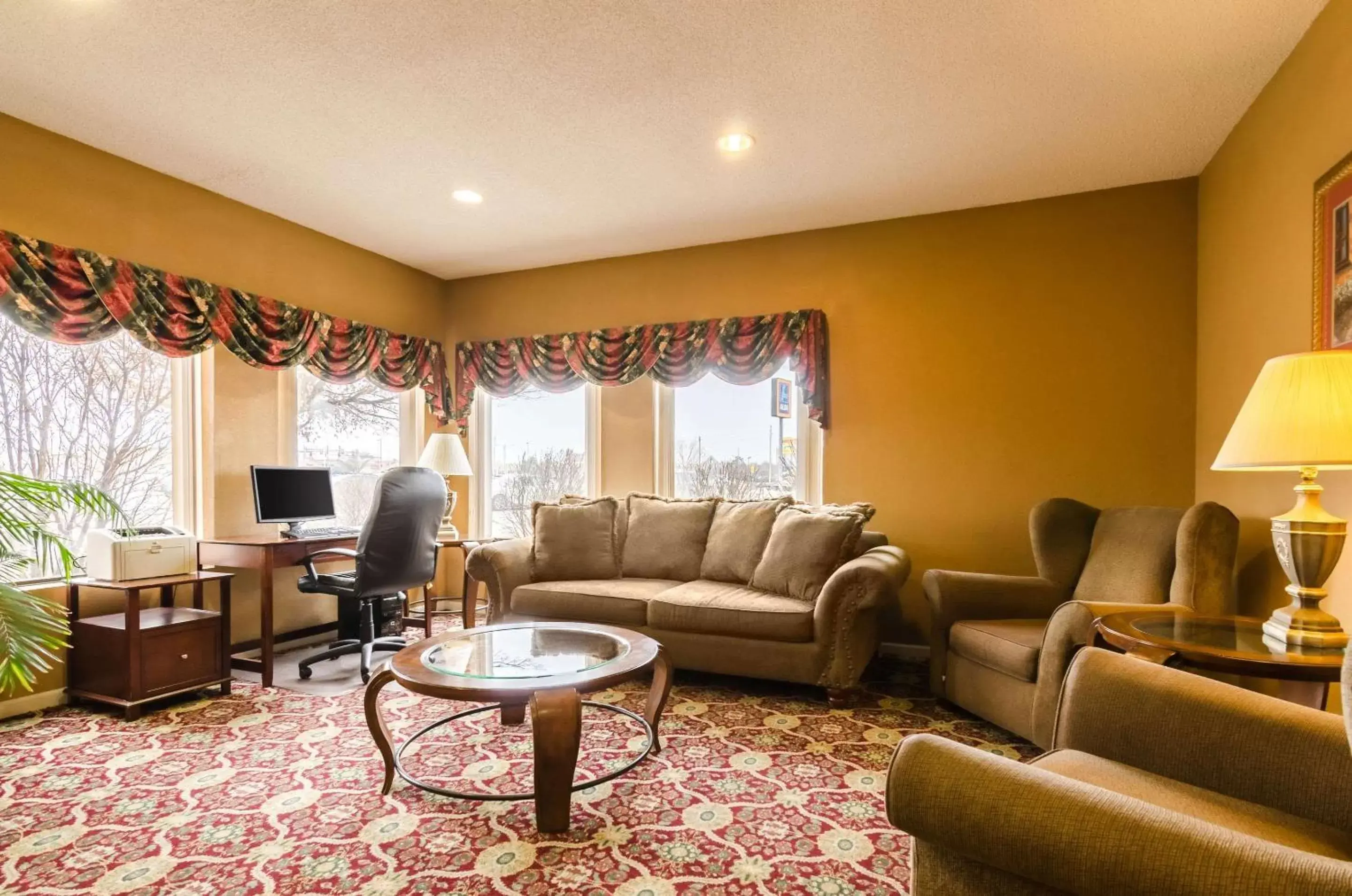 Lobby or reception, Seating Area in Quality Inn & Suites Manhattan