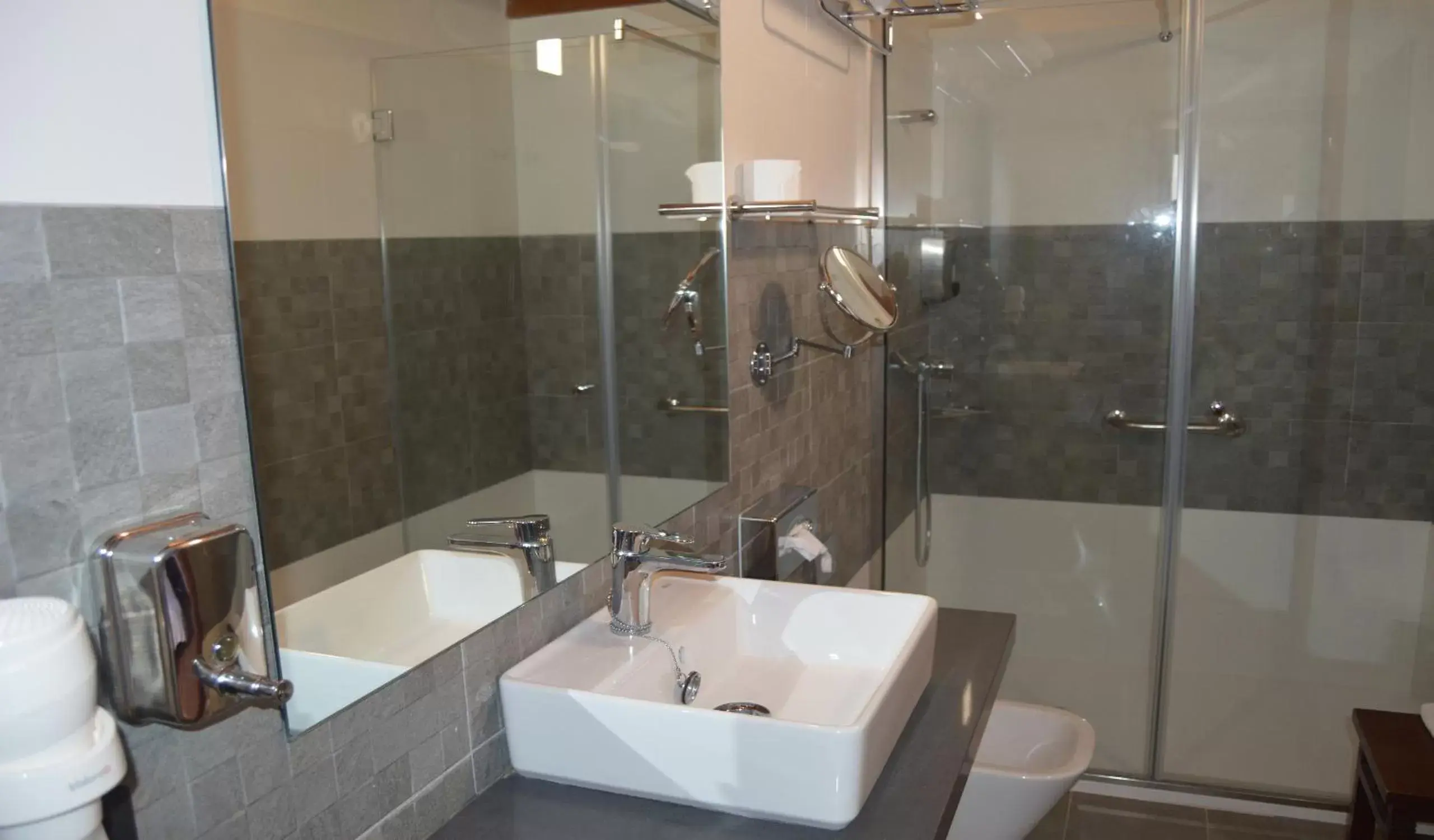 Shower, Bathroom in Hotel Rural Casablanca