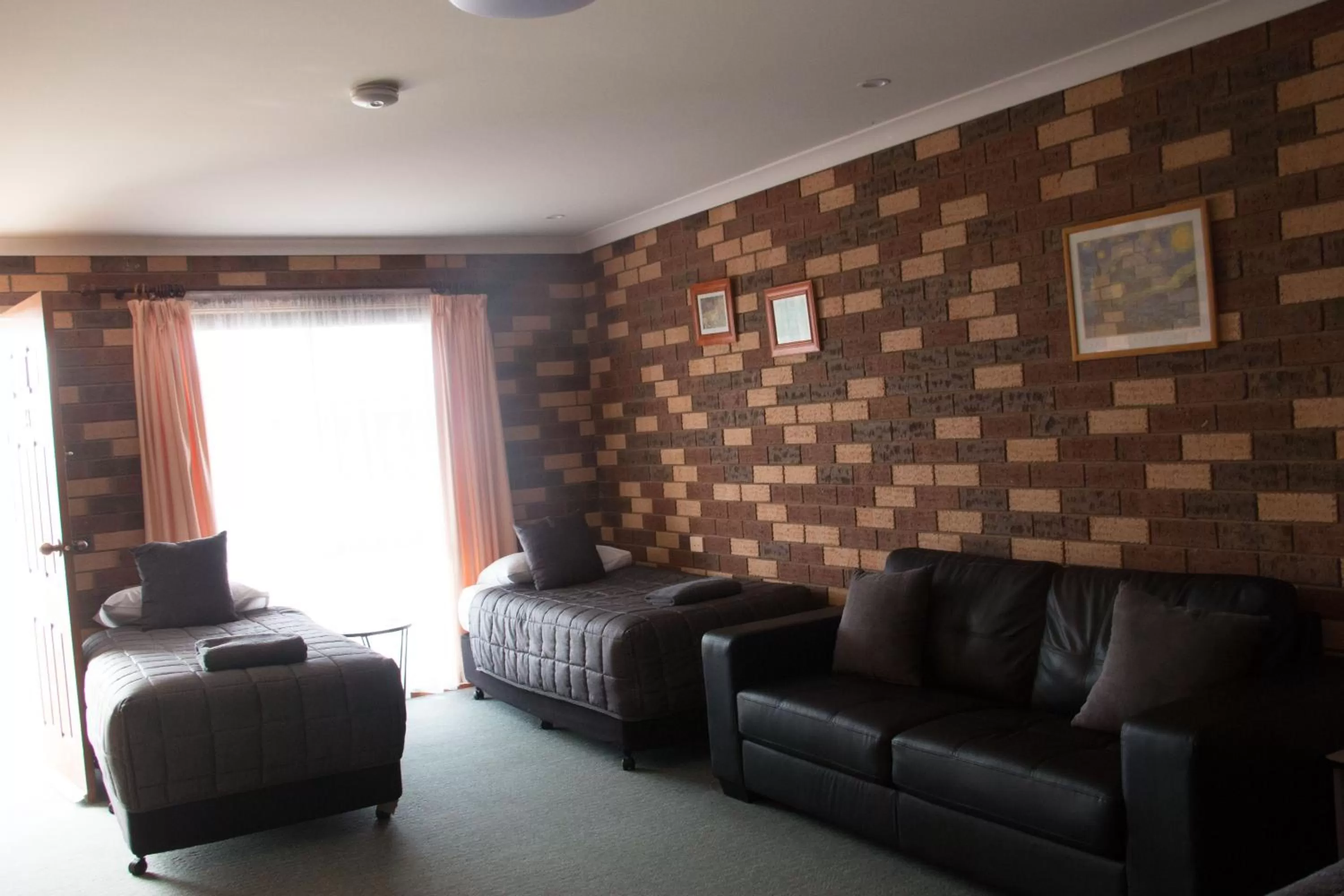 Photo of the whole room in Highway Inn Motel