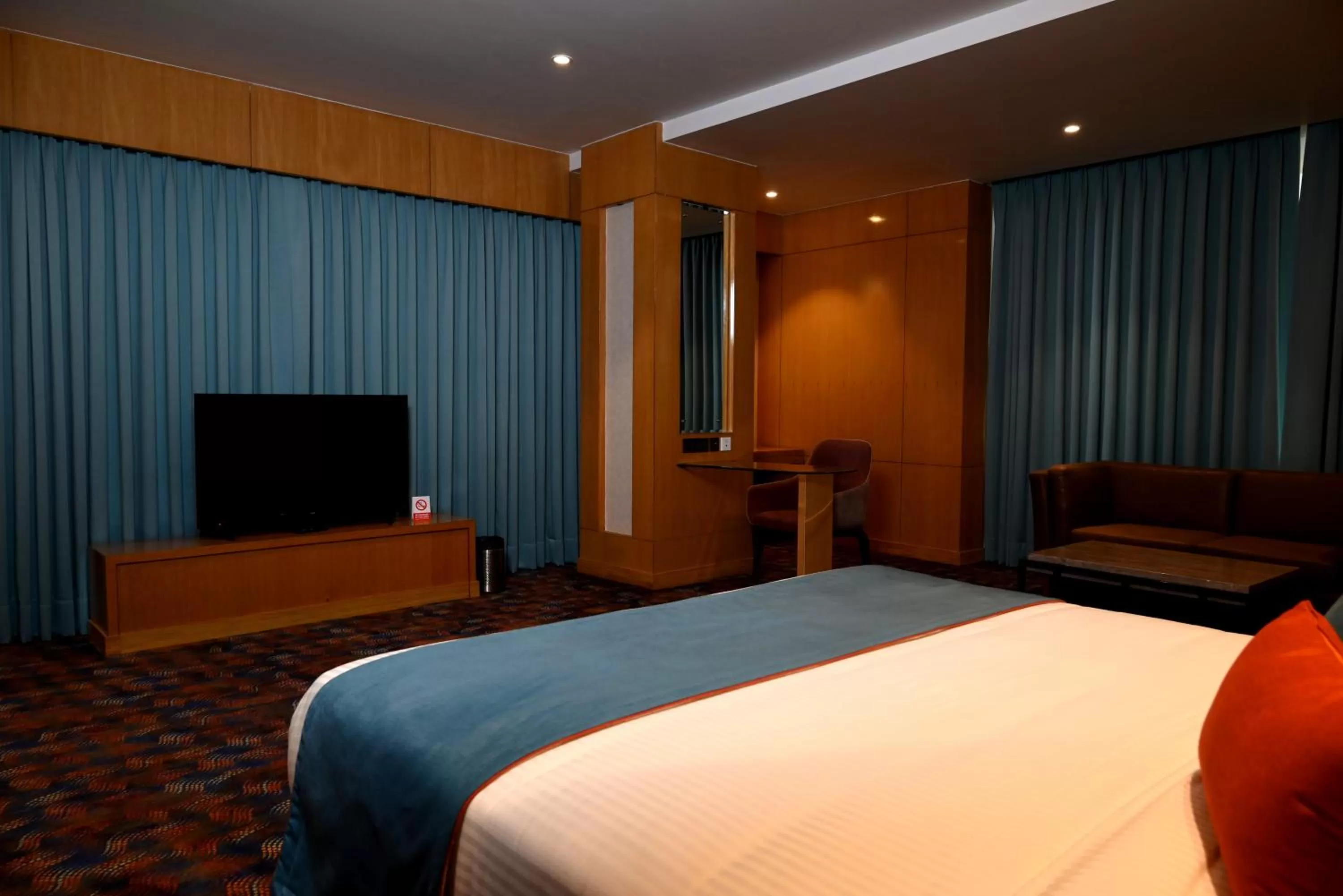 Photo of the whole room, Bed in Ramada Plaza by Wyndham Jammu Vijaypur