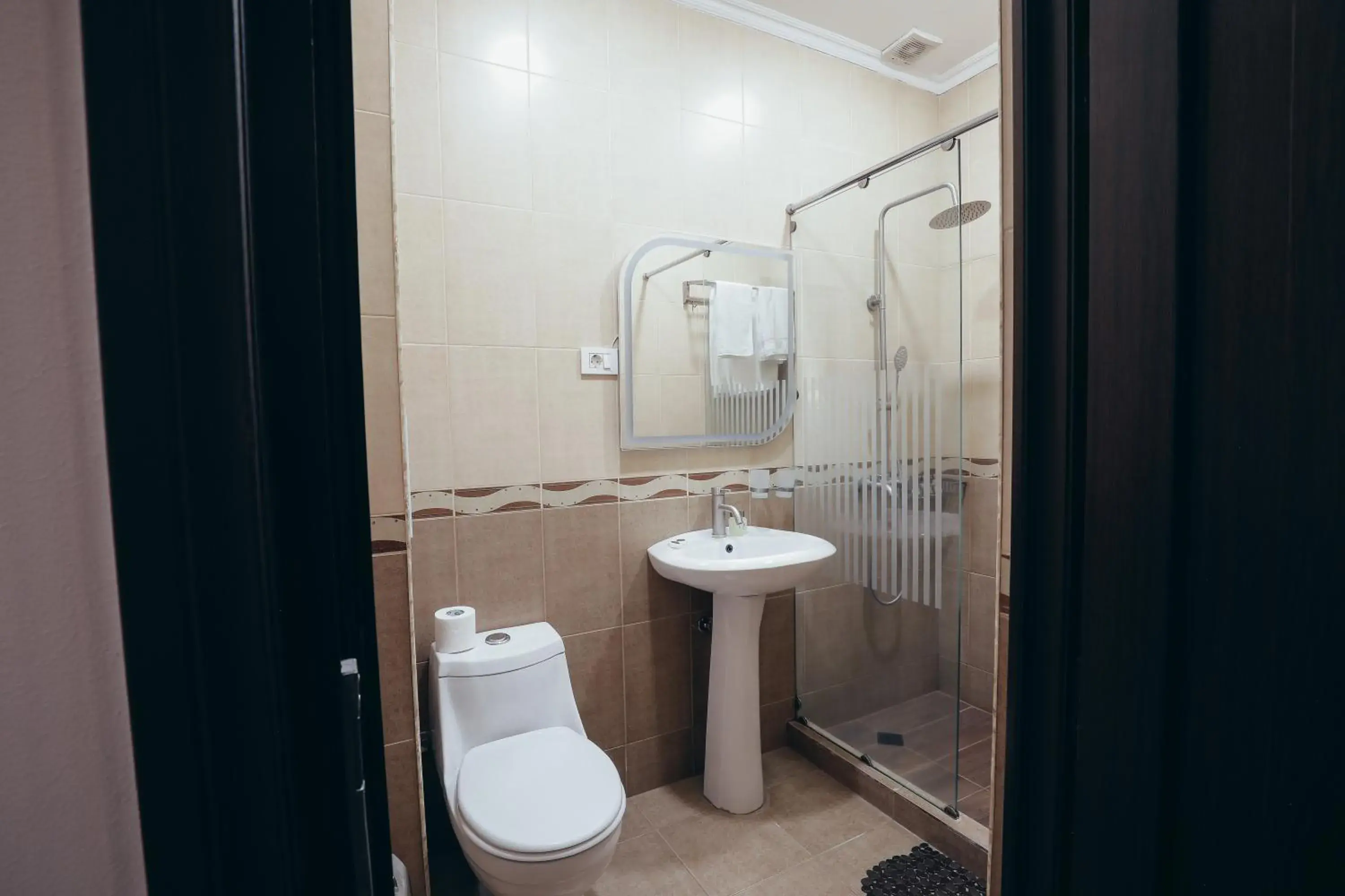 Shower, Bathroom in Imperial Palace Hotel