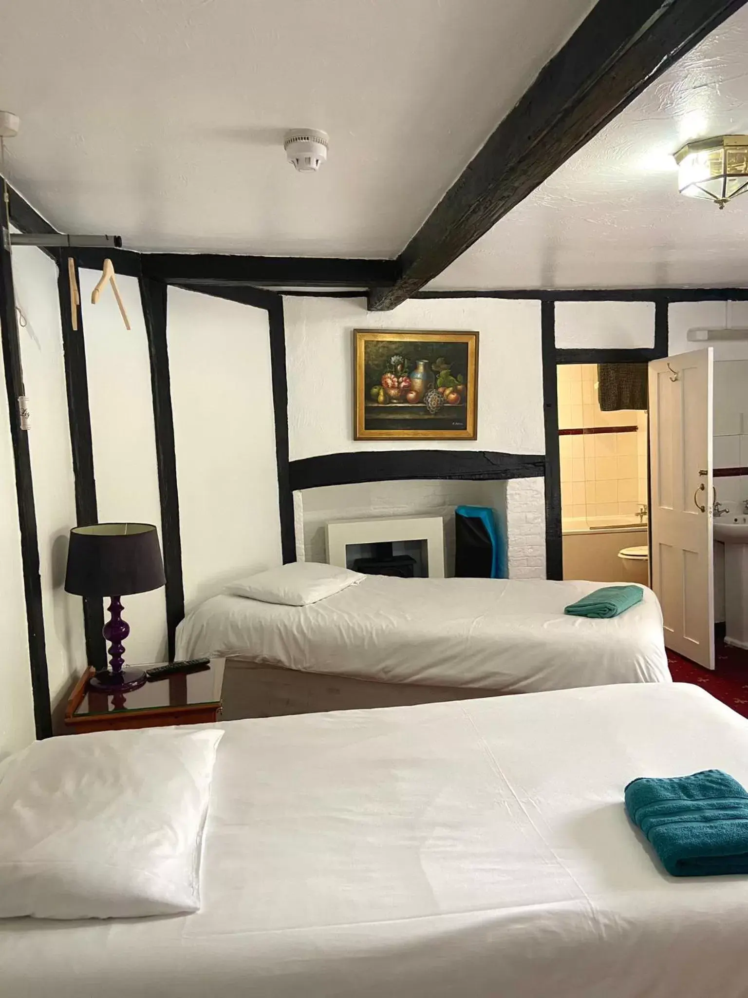 Bedroom, Bed in The King's Lodge Hotel