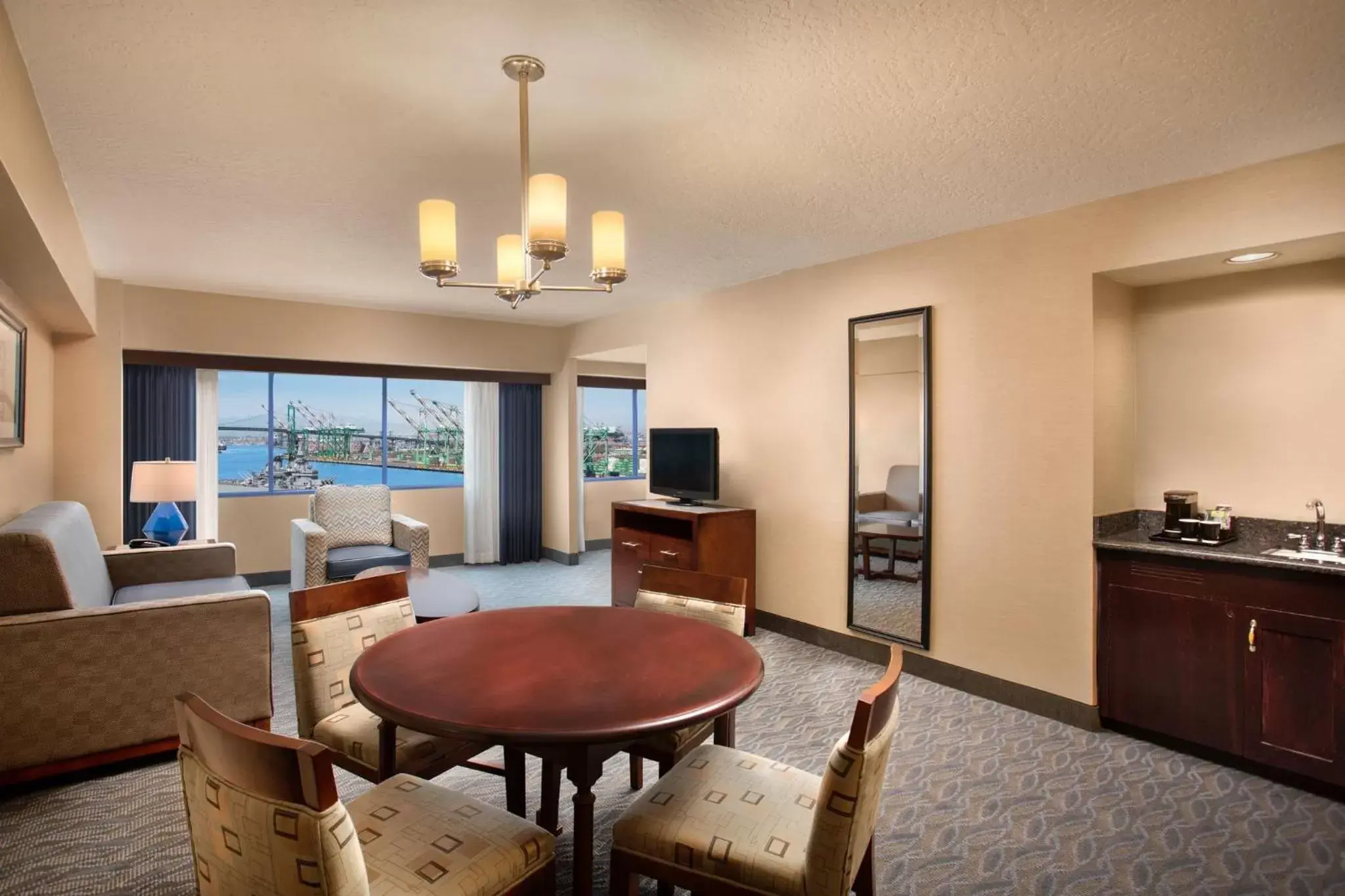 Bedroom, Dining Area in Crowne Plaza Hotel Los Angeles Harbor, an IHG Hotel