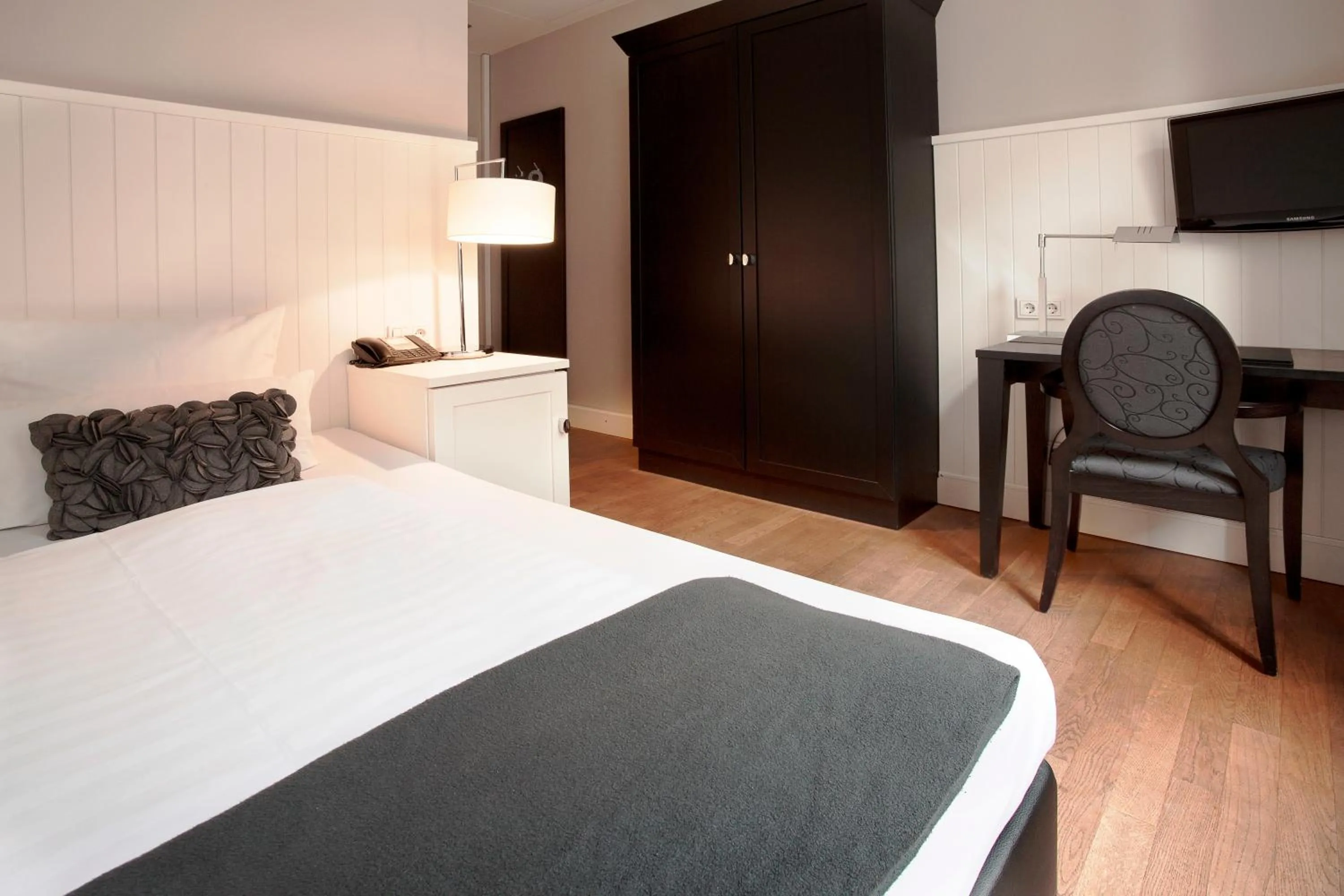 Photo of the whole room, Bed in Hotel Victoria