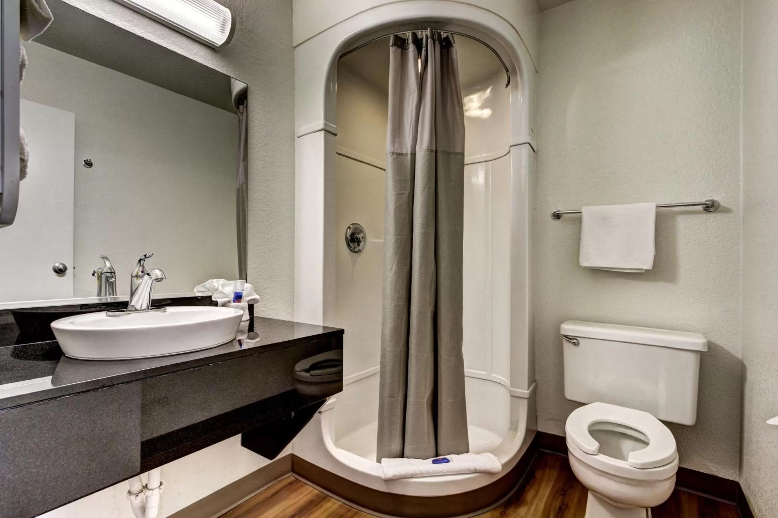 Bathroom in Motel 6 Wells