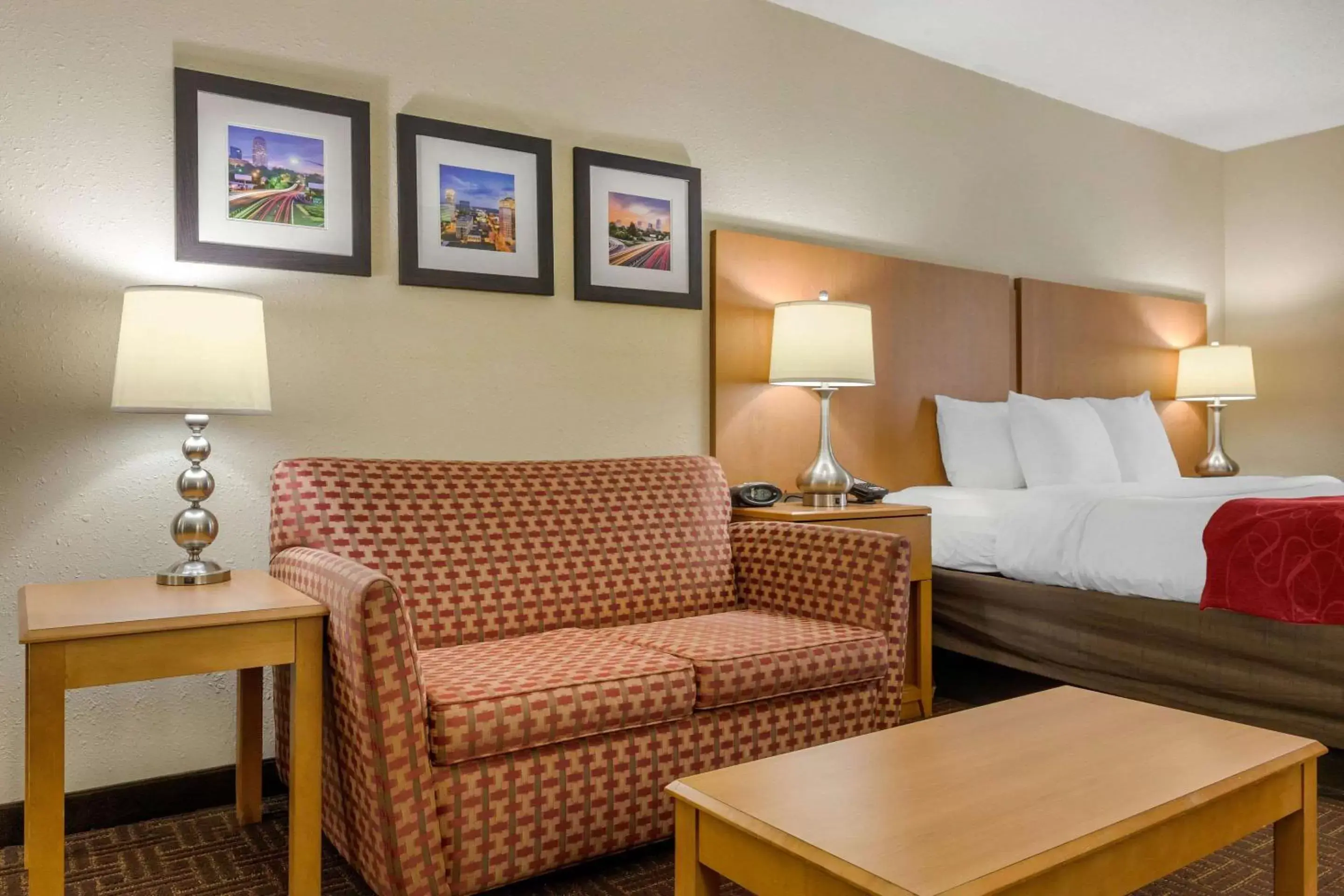 Photo of the whole room in Comfort Suites Hanes Mall