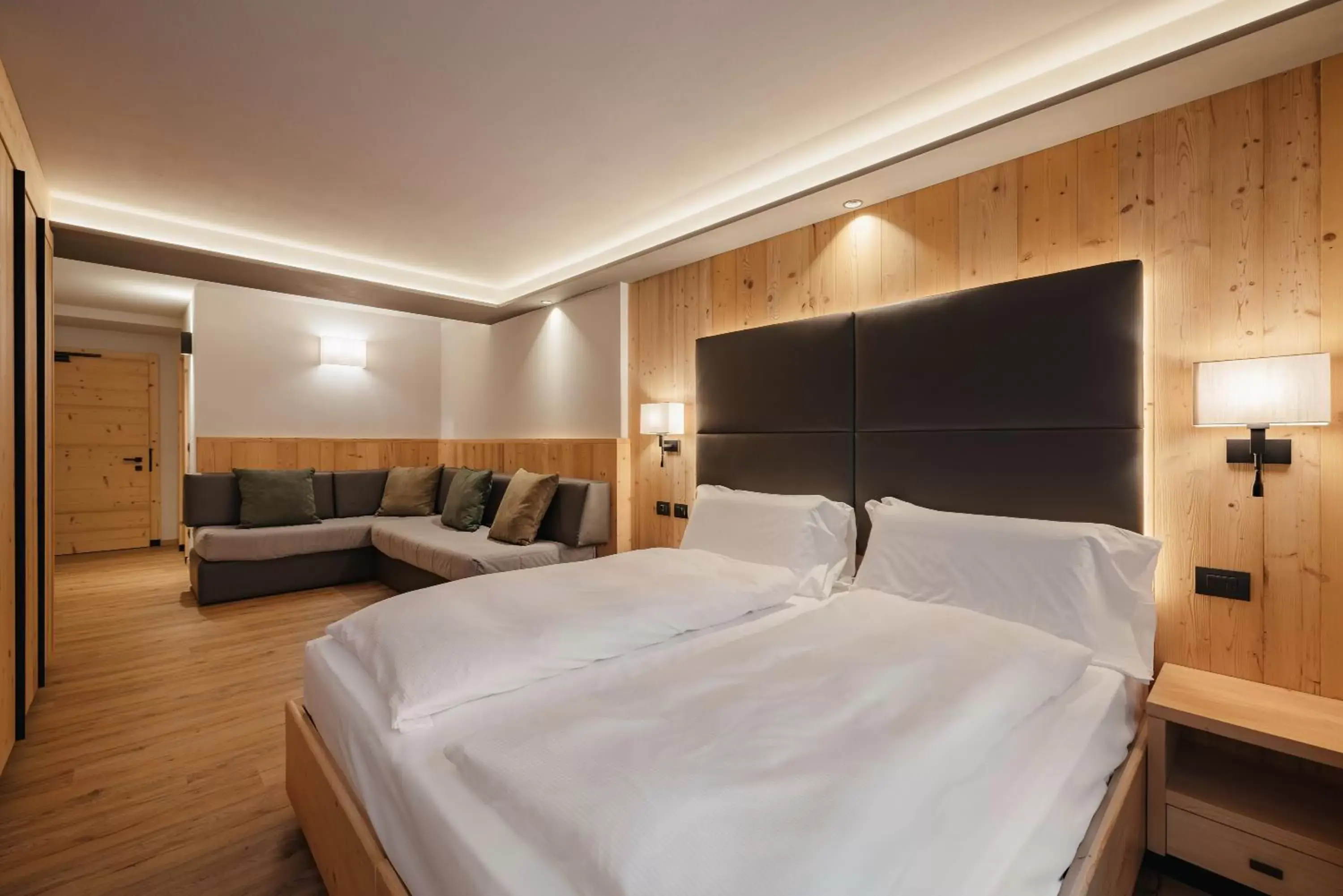 Bedroom, Bed in Hotel La Montanara Predazzo