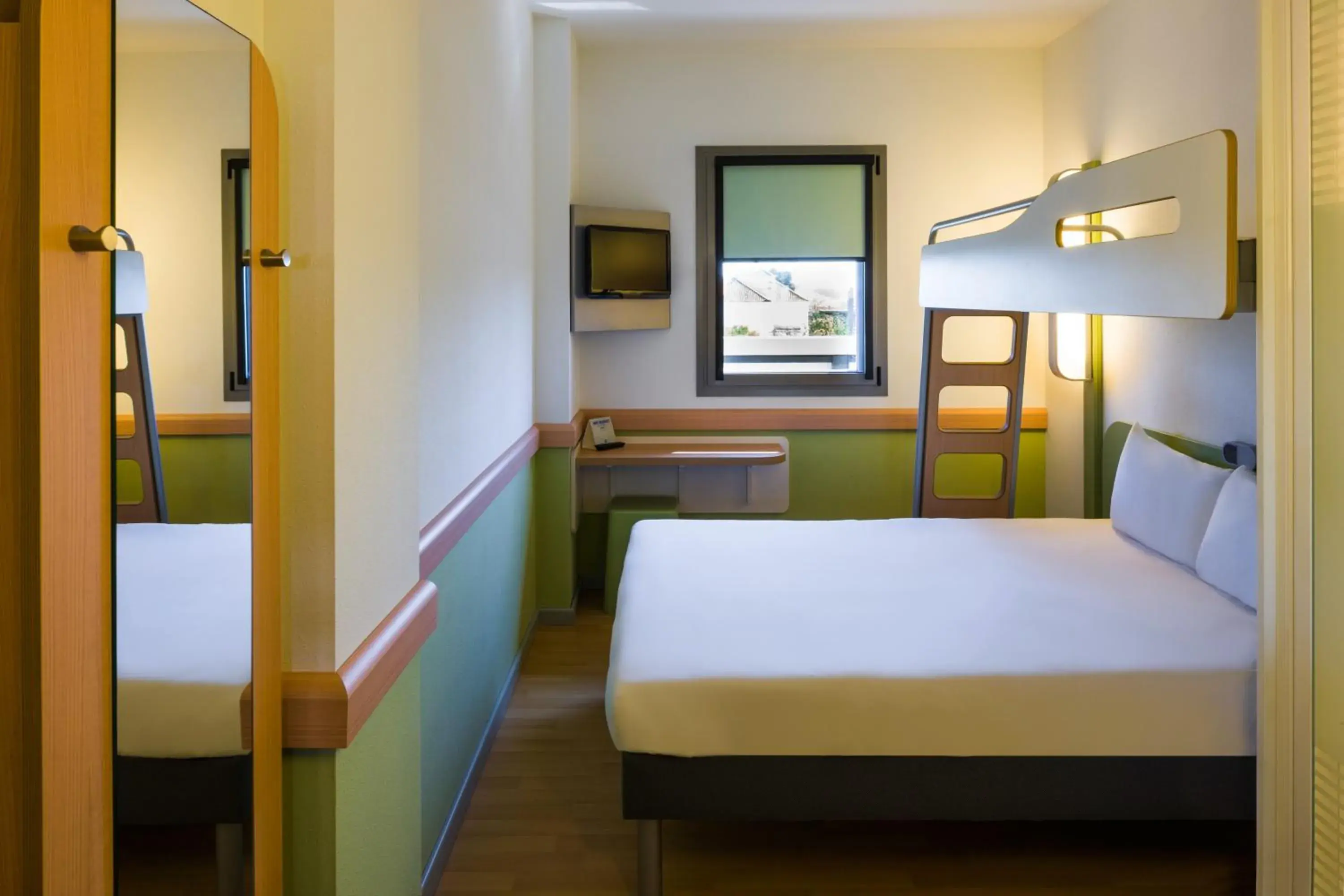 Bedroom, Bed in Ibis Budget Madrid Getafe