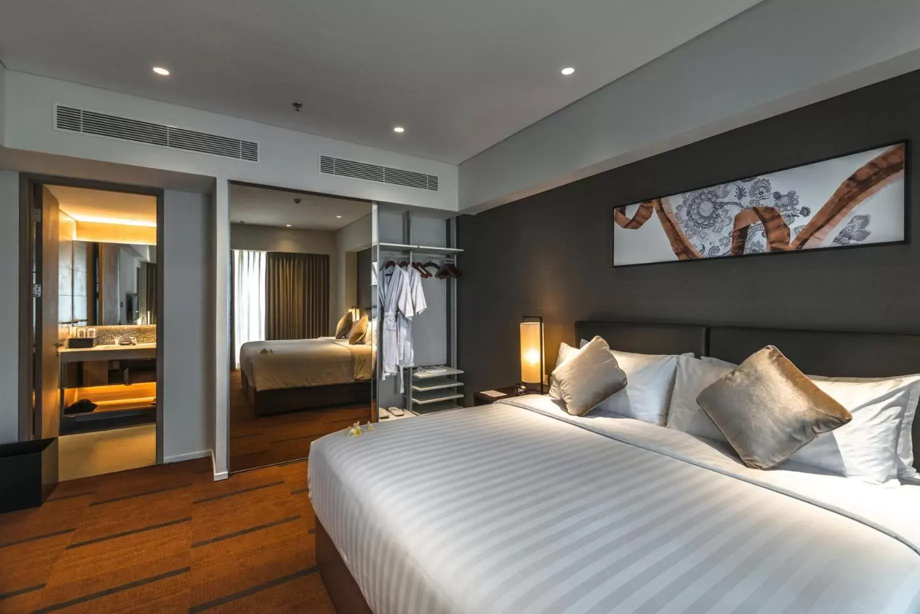 Bedroom, Bed in Oakwood Hotel & Residence Surabaya