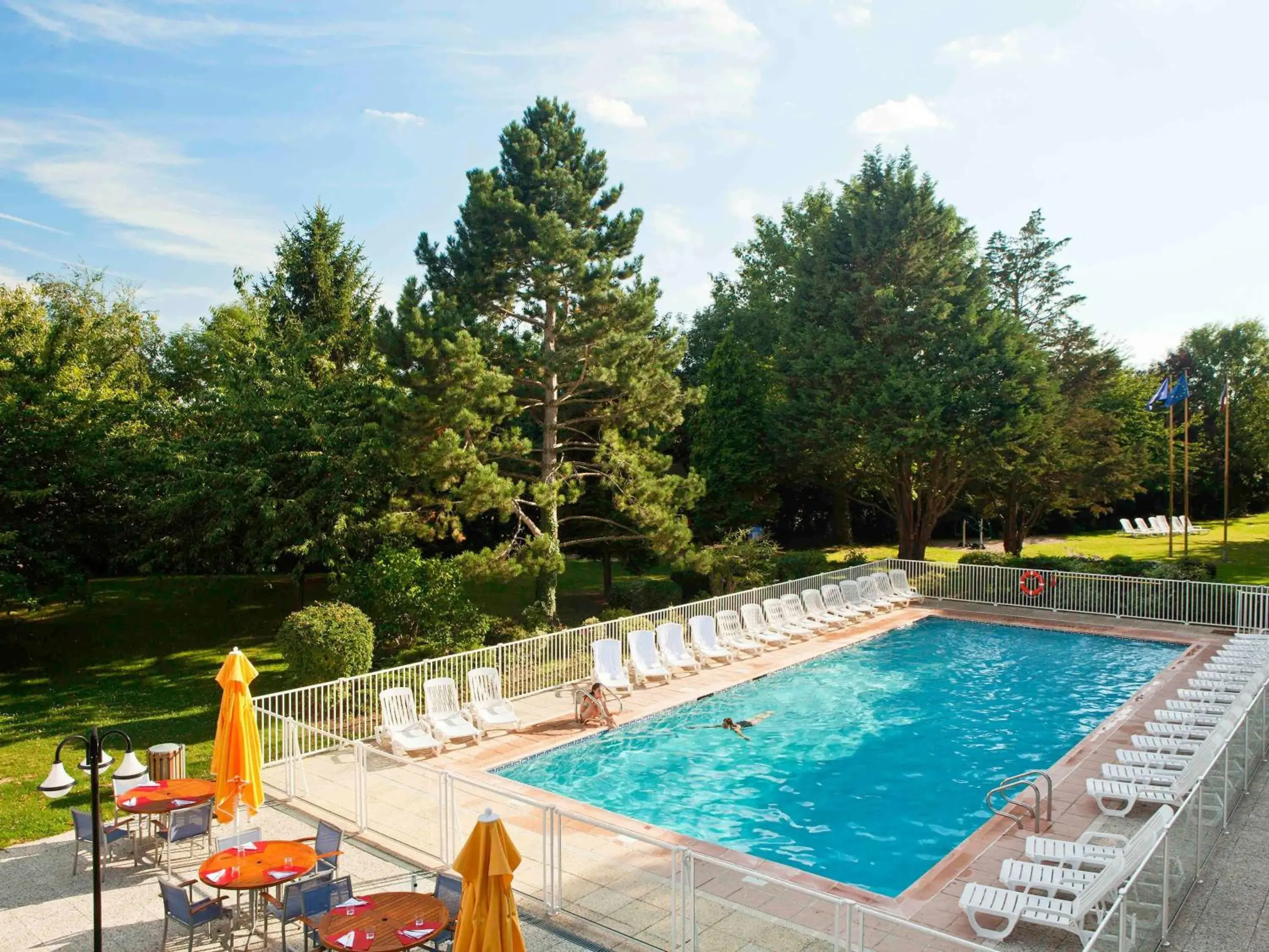 Property building, Swimming Pool in Novotel Paris Saclay