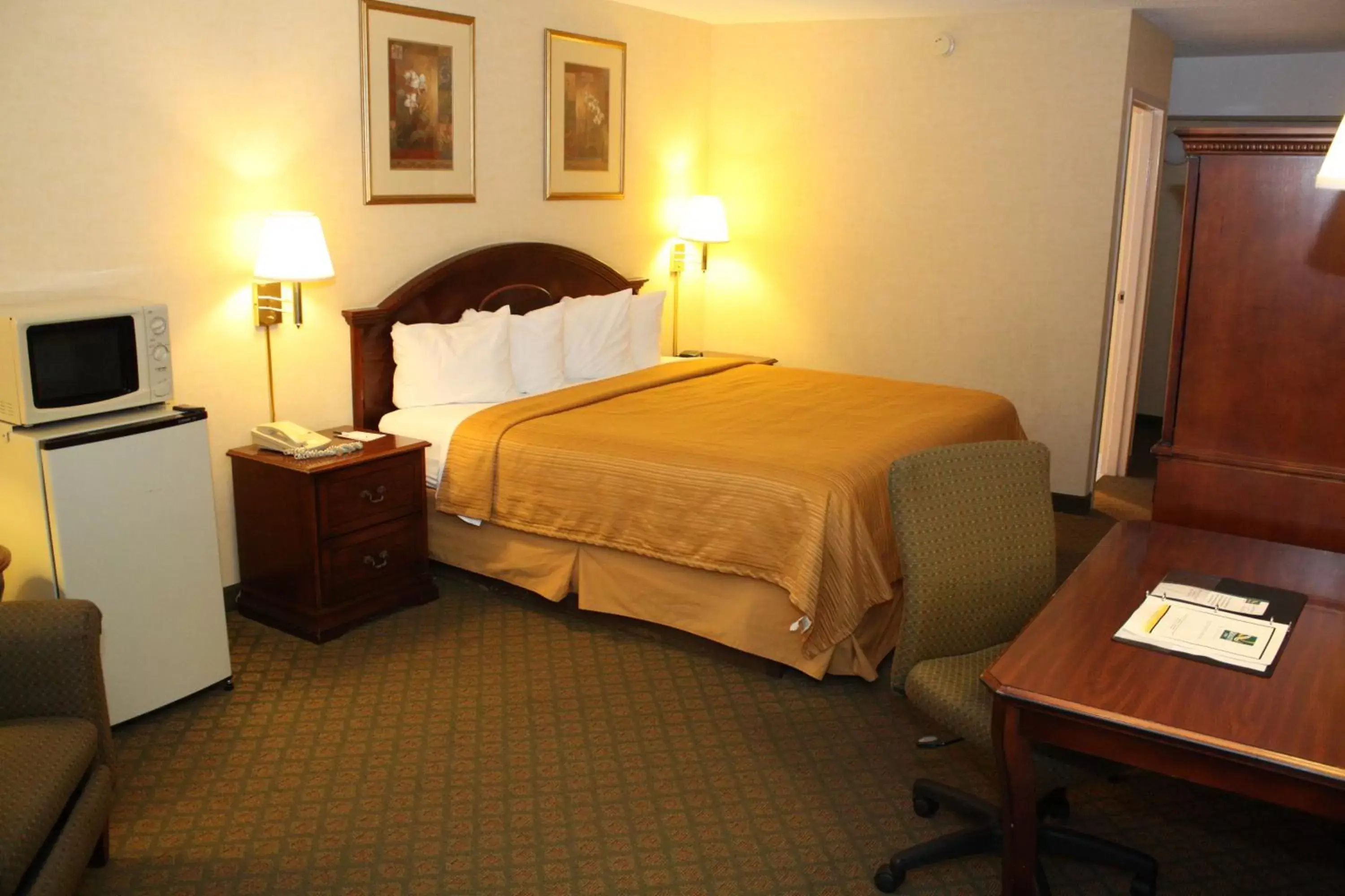 Bedroom, Bed in Quality Inn Shenandoah Valley