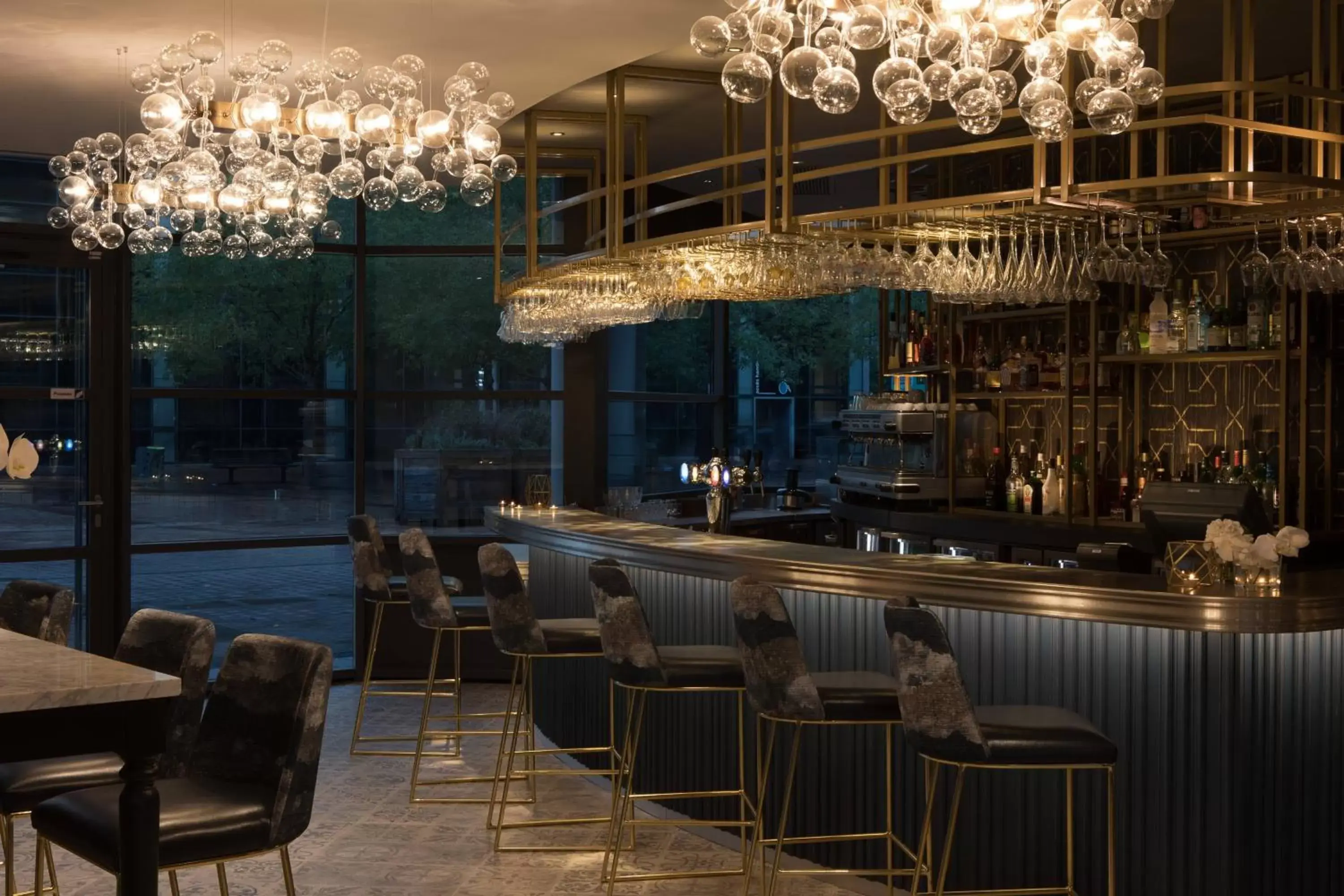 Restaurant/places to eat, Lounge/Bar in Renaissance Paris La Defense Hotel