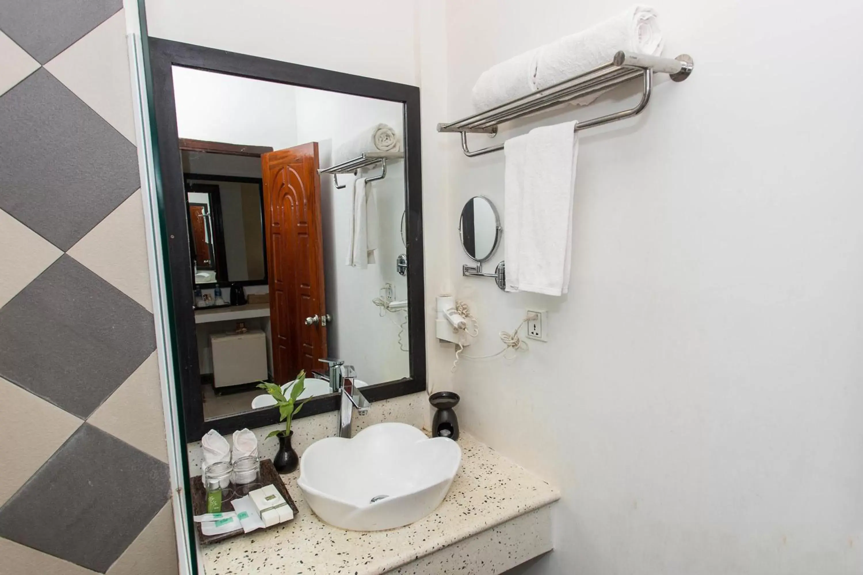 Bathroom in Apsara Centrepole Hotel