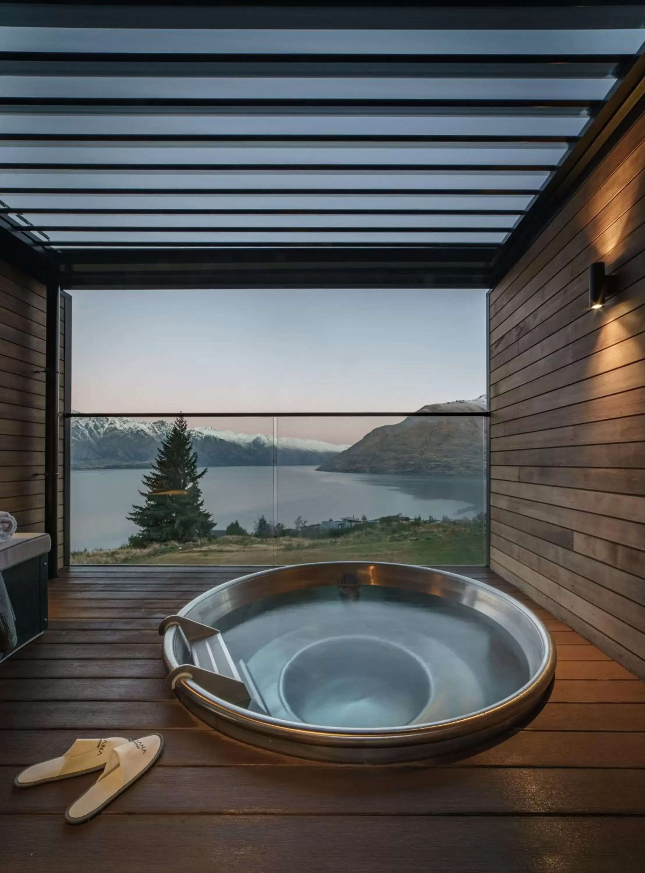 Hot Tub, Bathroom in Kamana Lakehouse