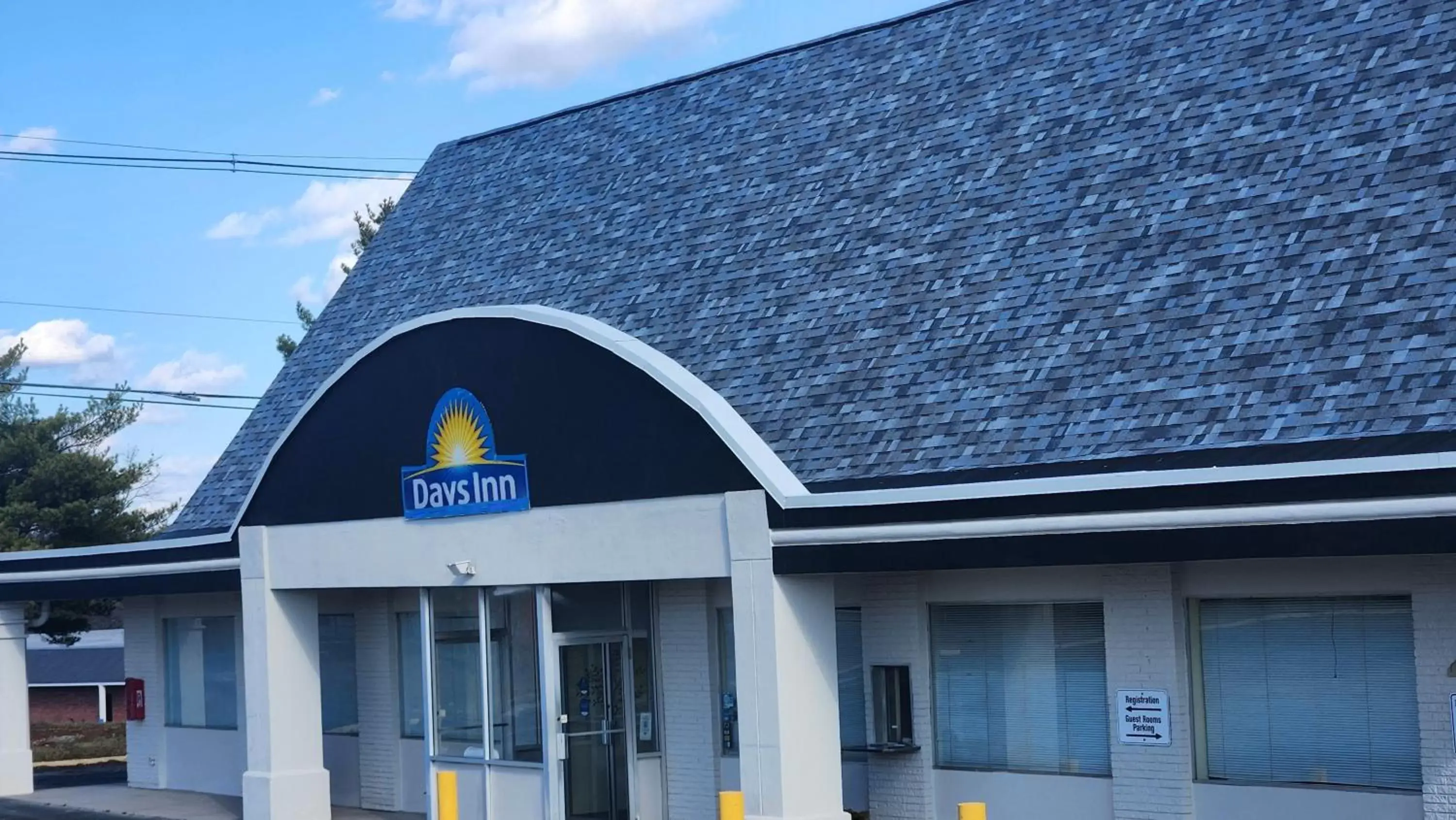 Property Building in Days Inn by Wyndham Frankfort