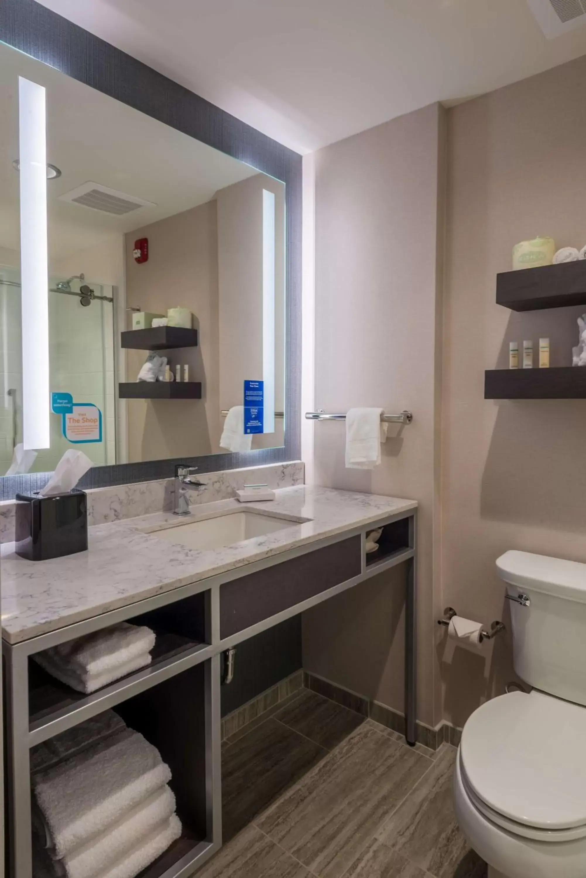 Bathroom in Hilton Garden Inn Memphis East/Germantown, Tn