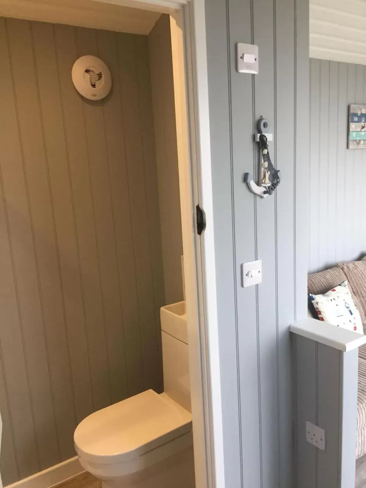 Bathroom in Allibella Shepherds Hut, Amazing Seaview, Private garden, Pet Friendly