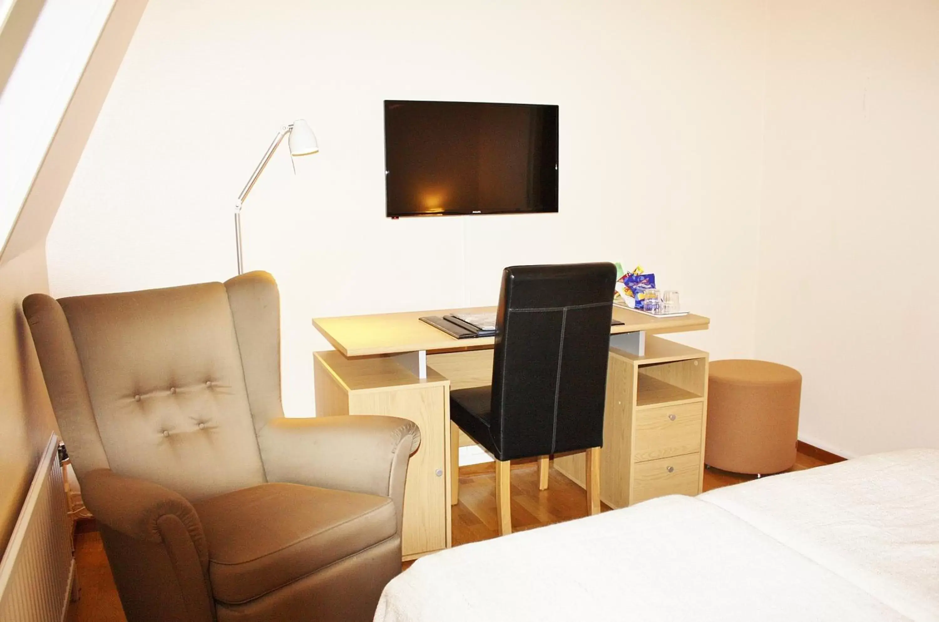 TV and multimedia, TV/Entertainment Center in Sure Hotel by Best Western Ojaby Herrgard