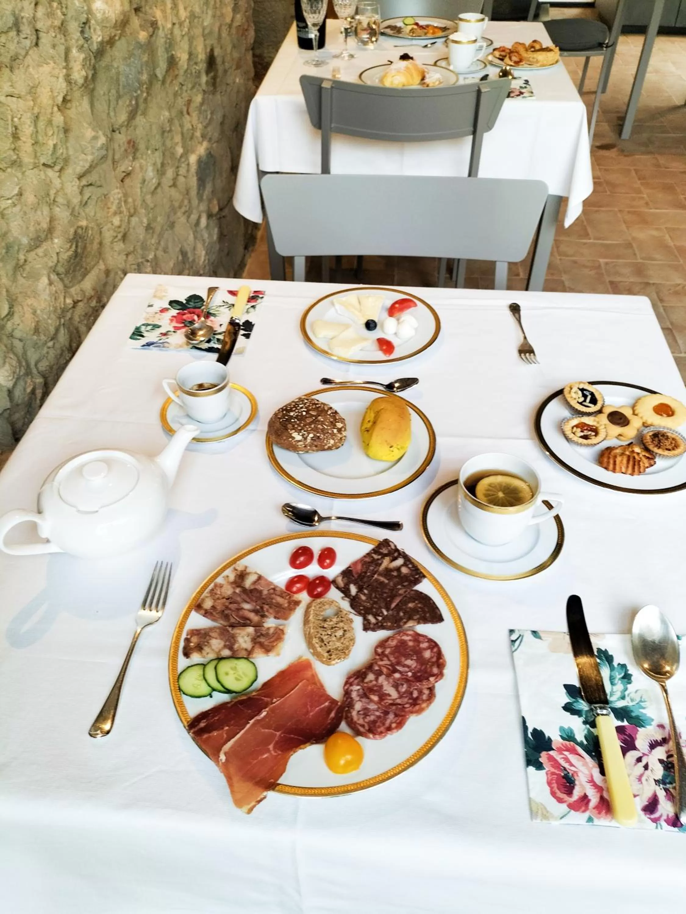 Food and drinks in Badia Giulia Prestigious Historical B&B