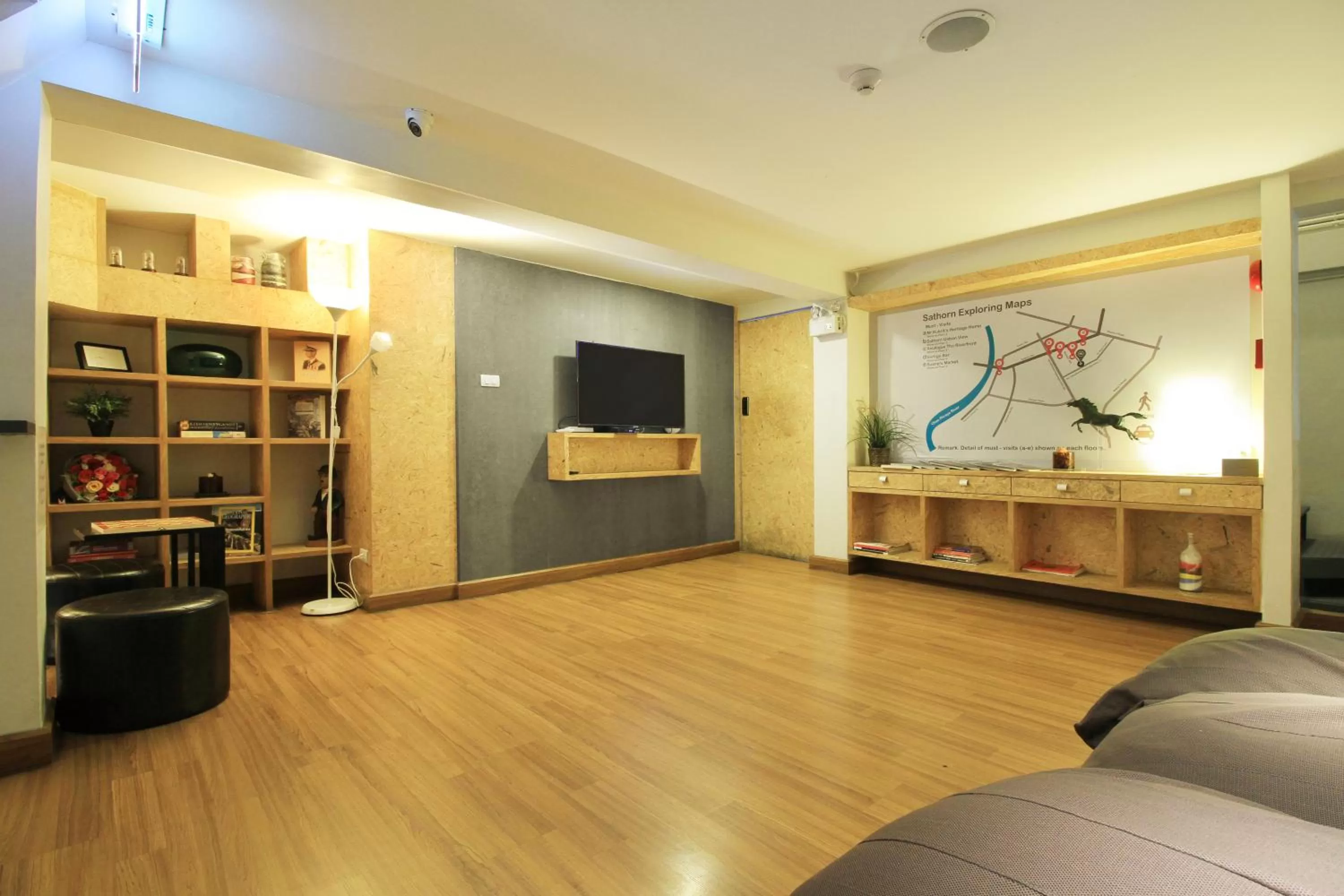 Communal lounge/ TV room in Mybed Sathorn Hotel