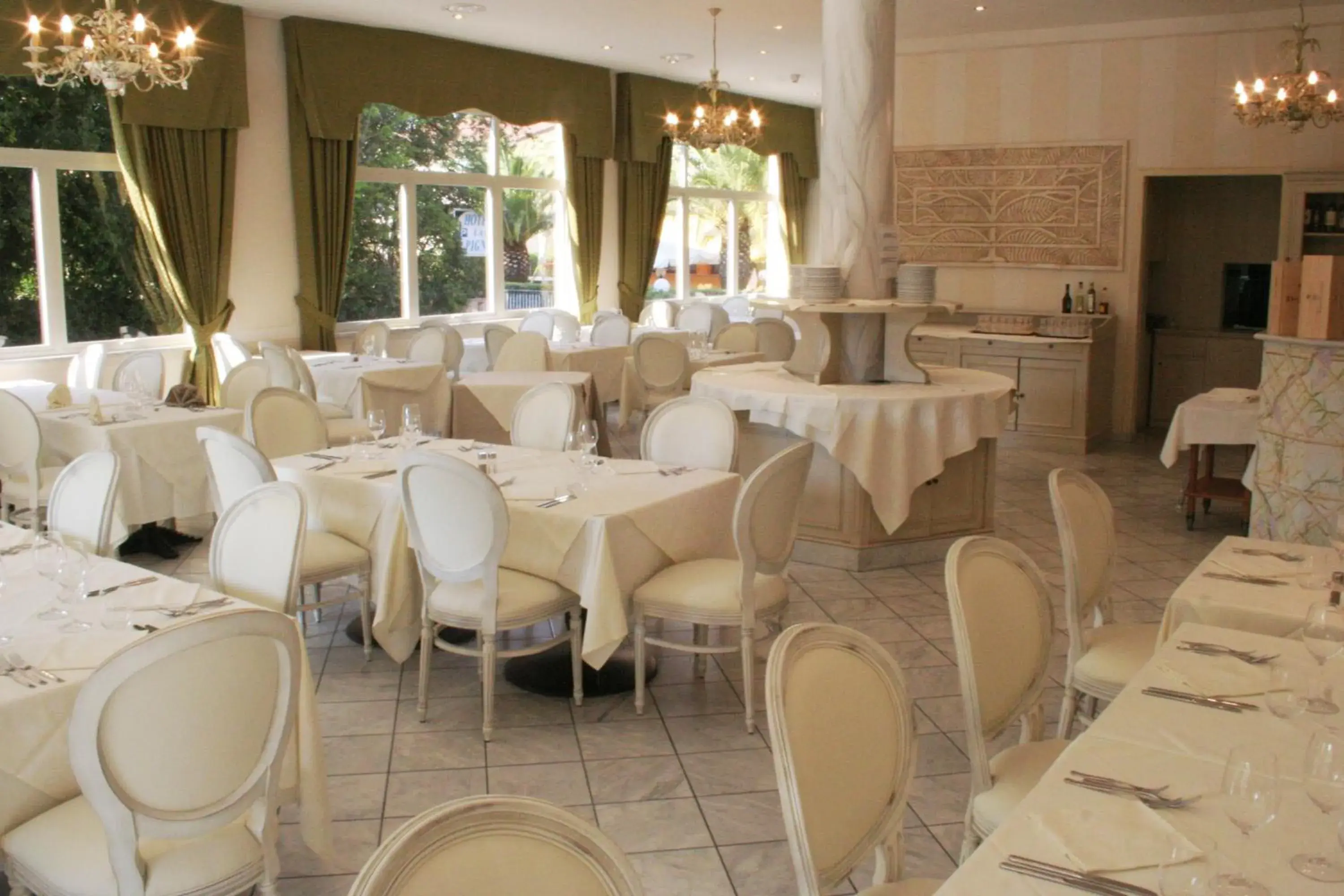 Restaurant/places to eat, Banquet Facilities in Hotel La Pigna