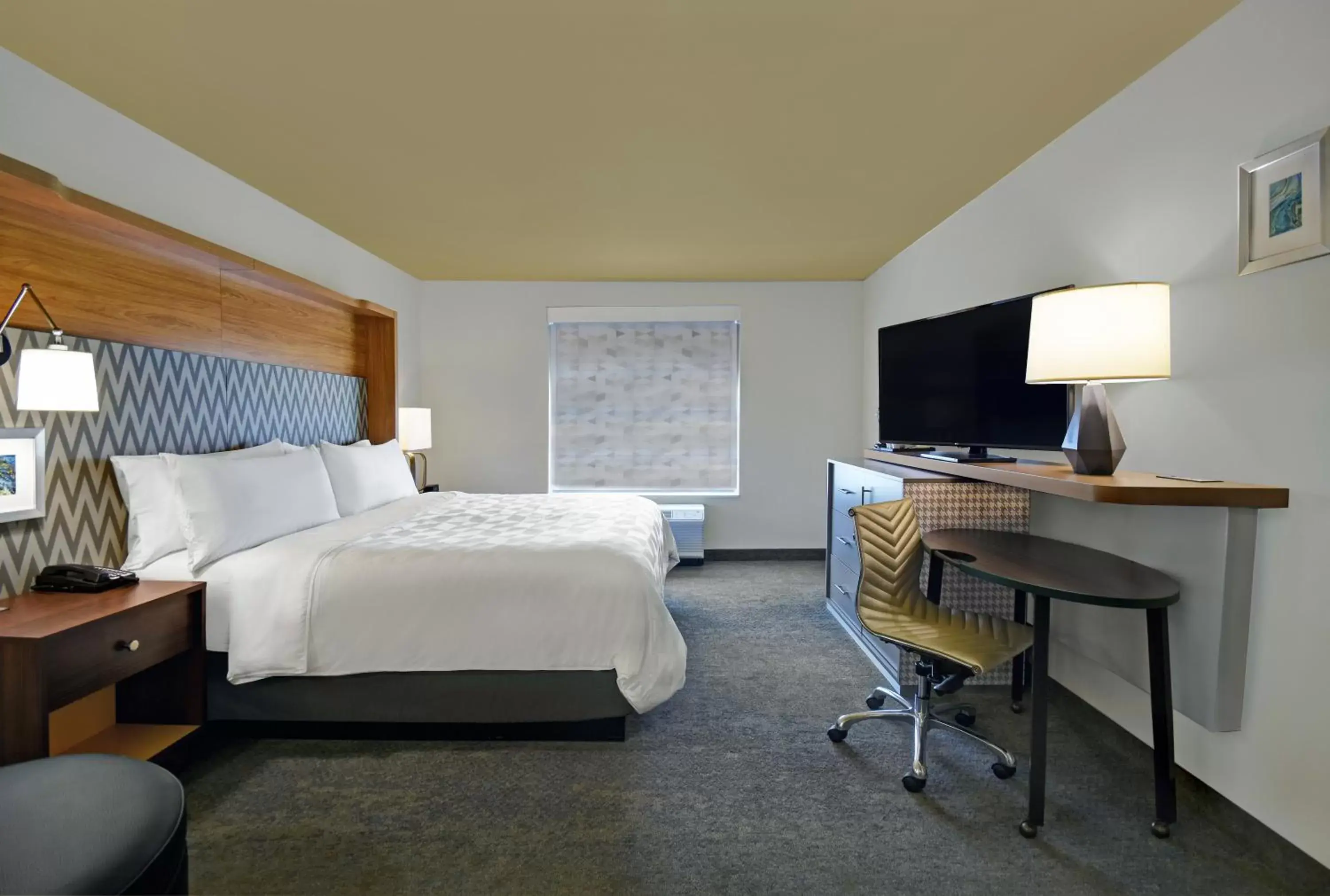 Photo of the whole room, Bed in Holiday Inn Grand Rapids North - Walker, an IHG Hotel