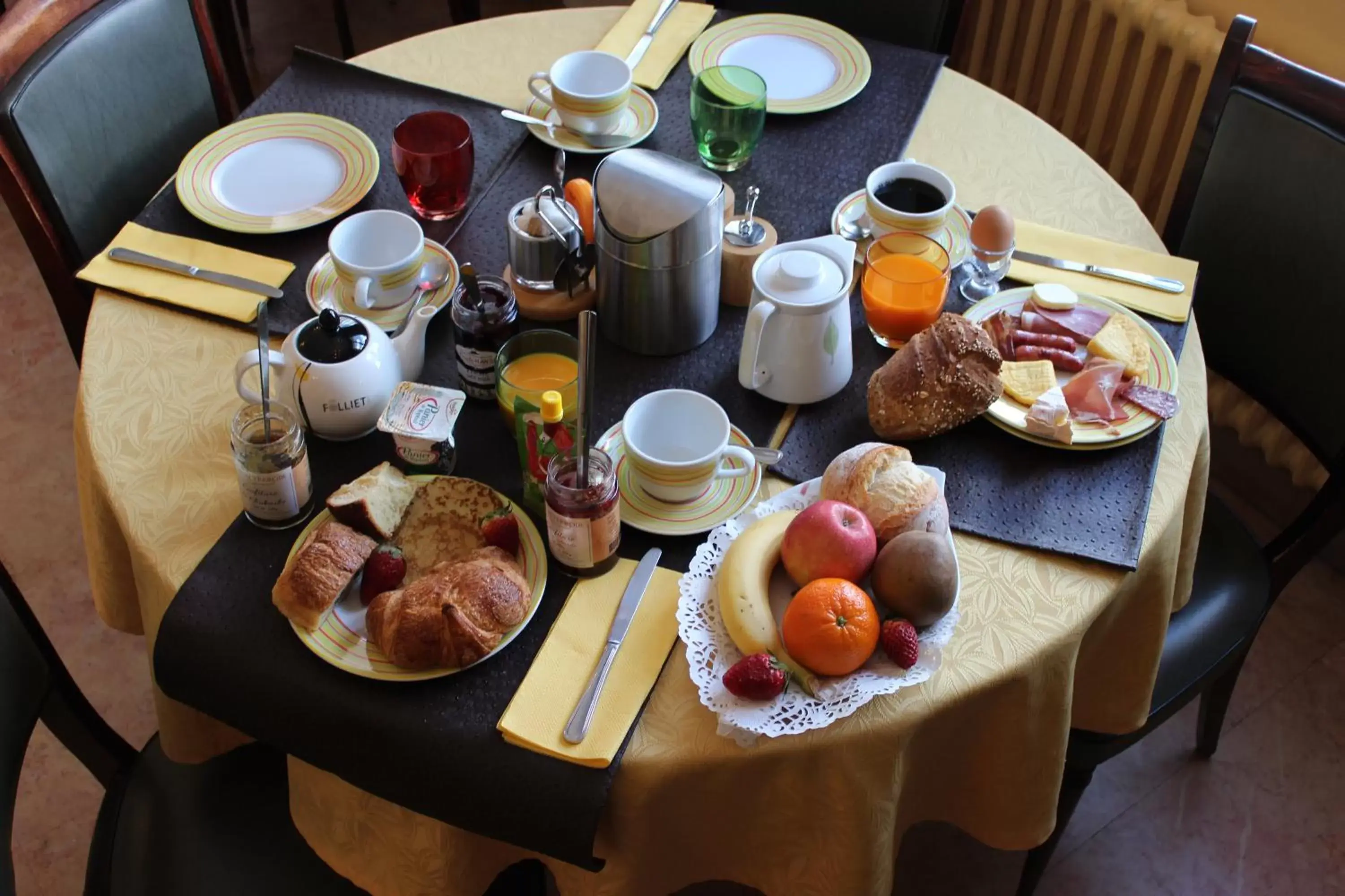 Continental breakfast, Breakfast in Hotel Bristol